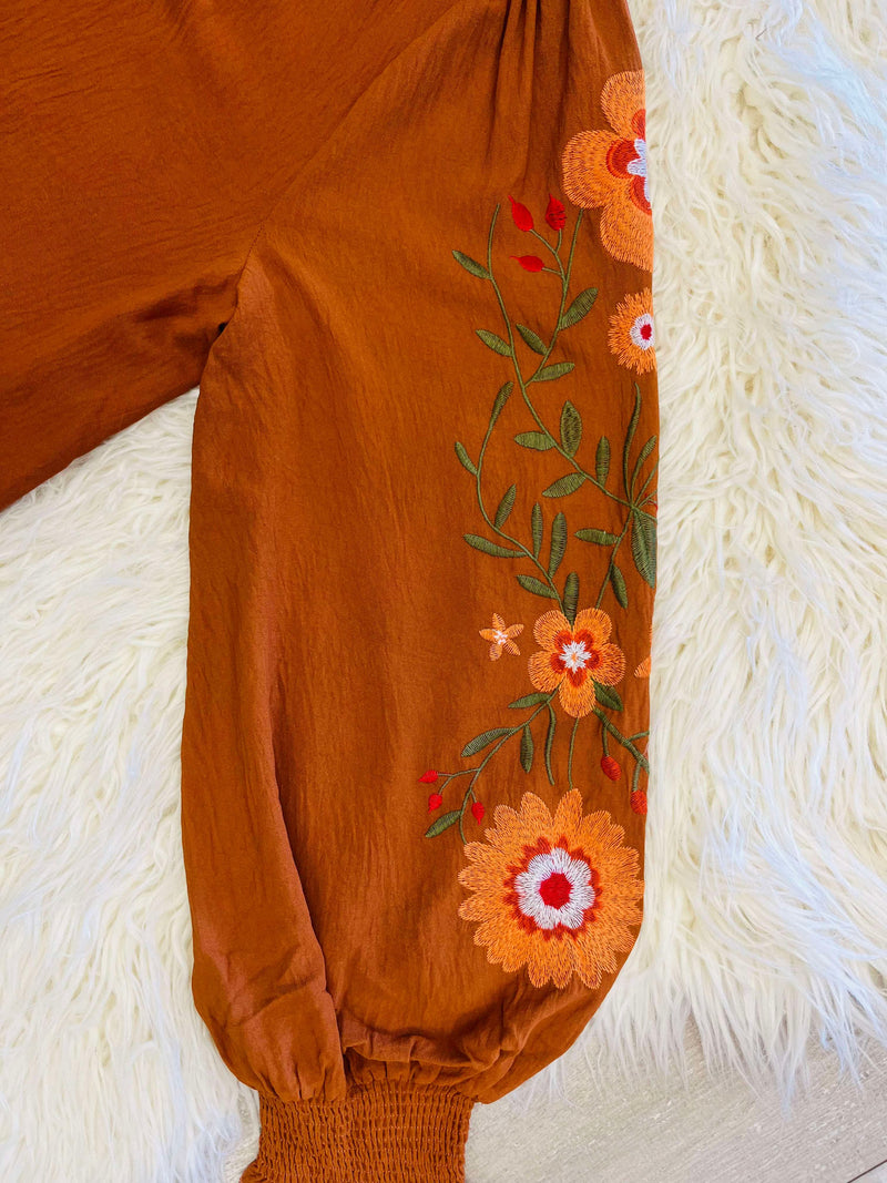 Women’s Curvy Rust Embroidered Sleeve Top