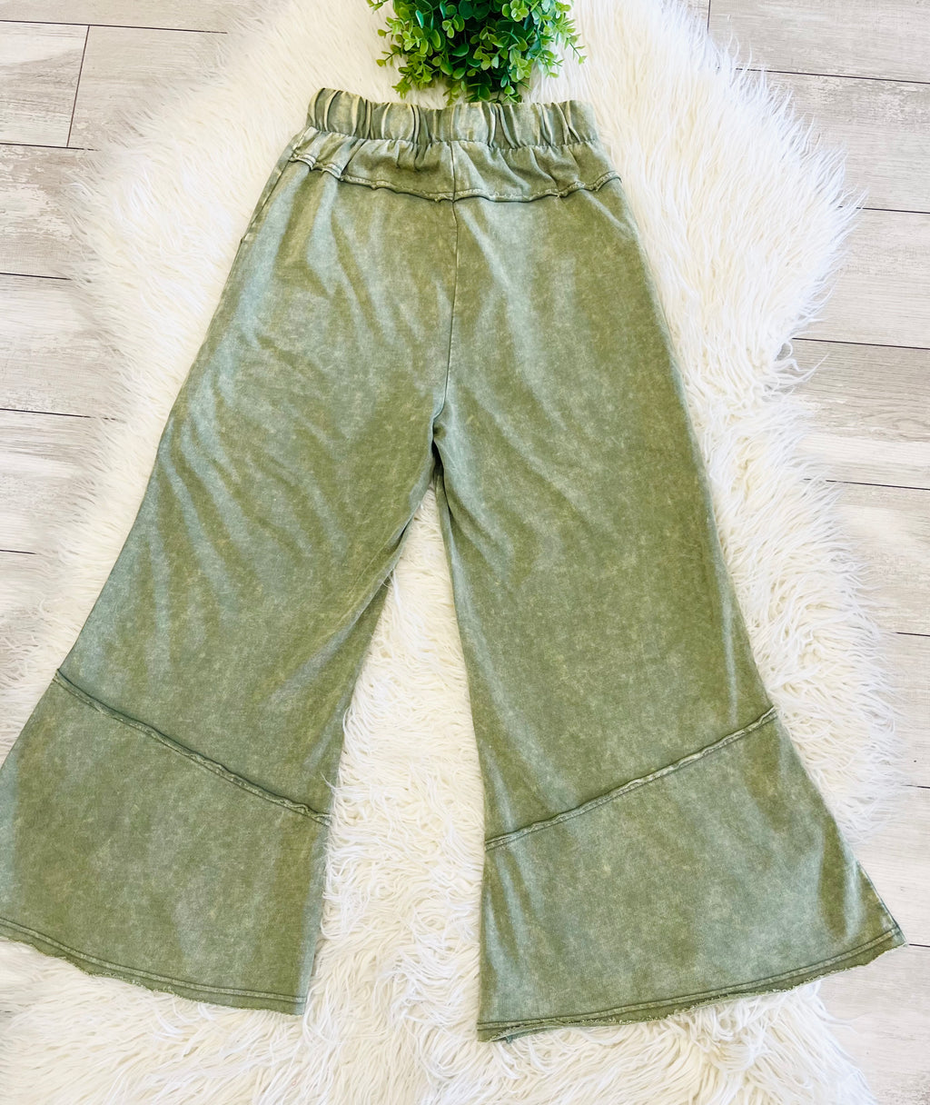 Women’s Zenana Exposed- Seam Flare Hem Pants With Pockets In Light Olive