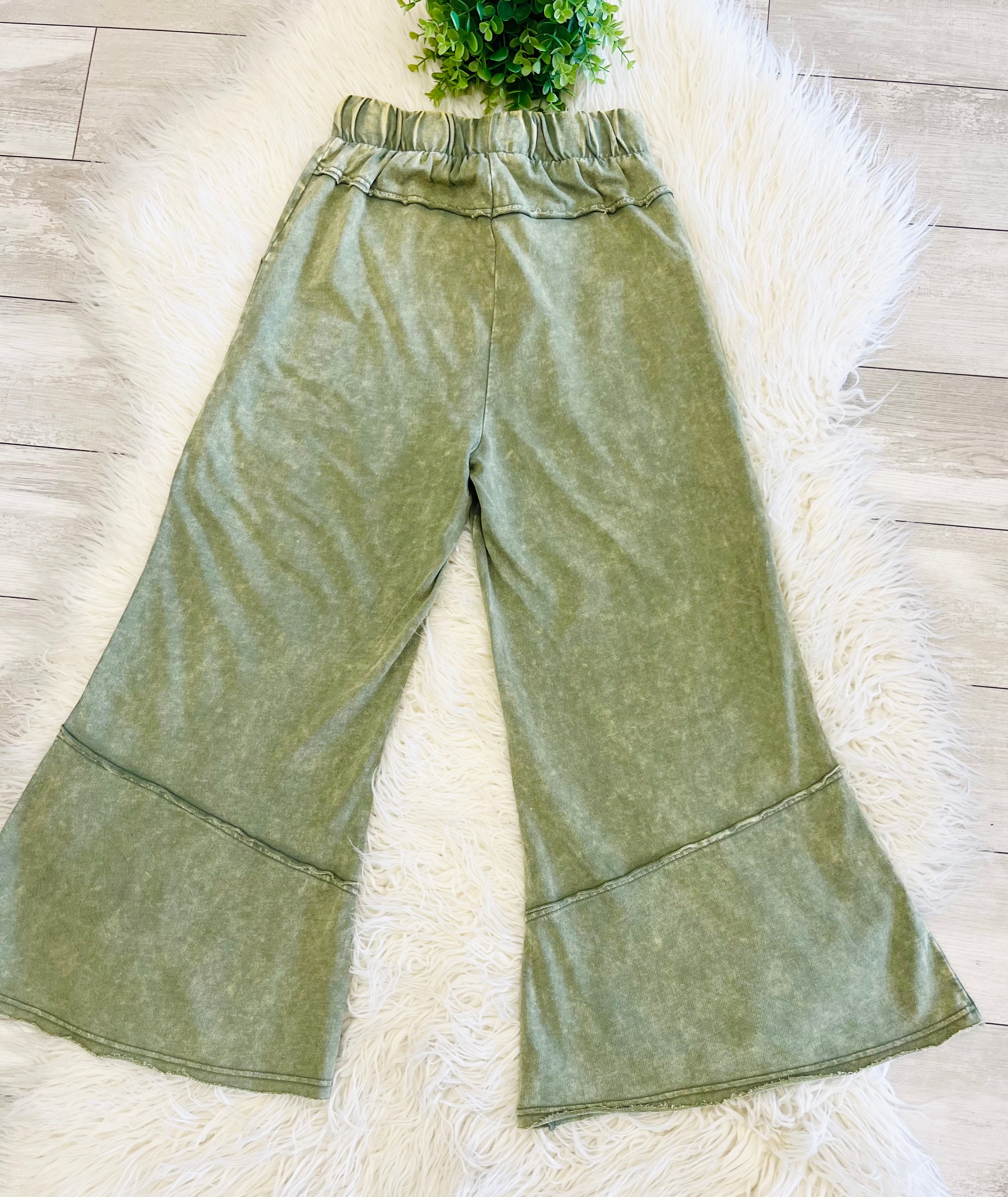 Women’s Zenana Exposed- Seam Flare Hem Pants With Pockets In Light Olive