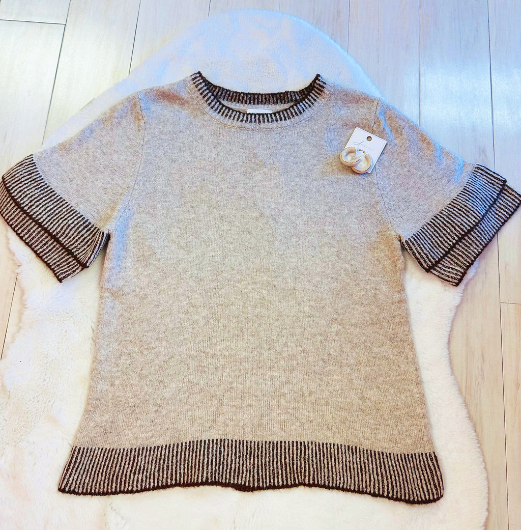 Women’s brown sweater top with dark brown detail-true to size