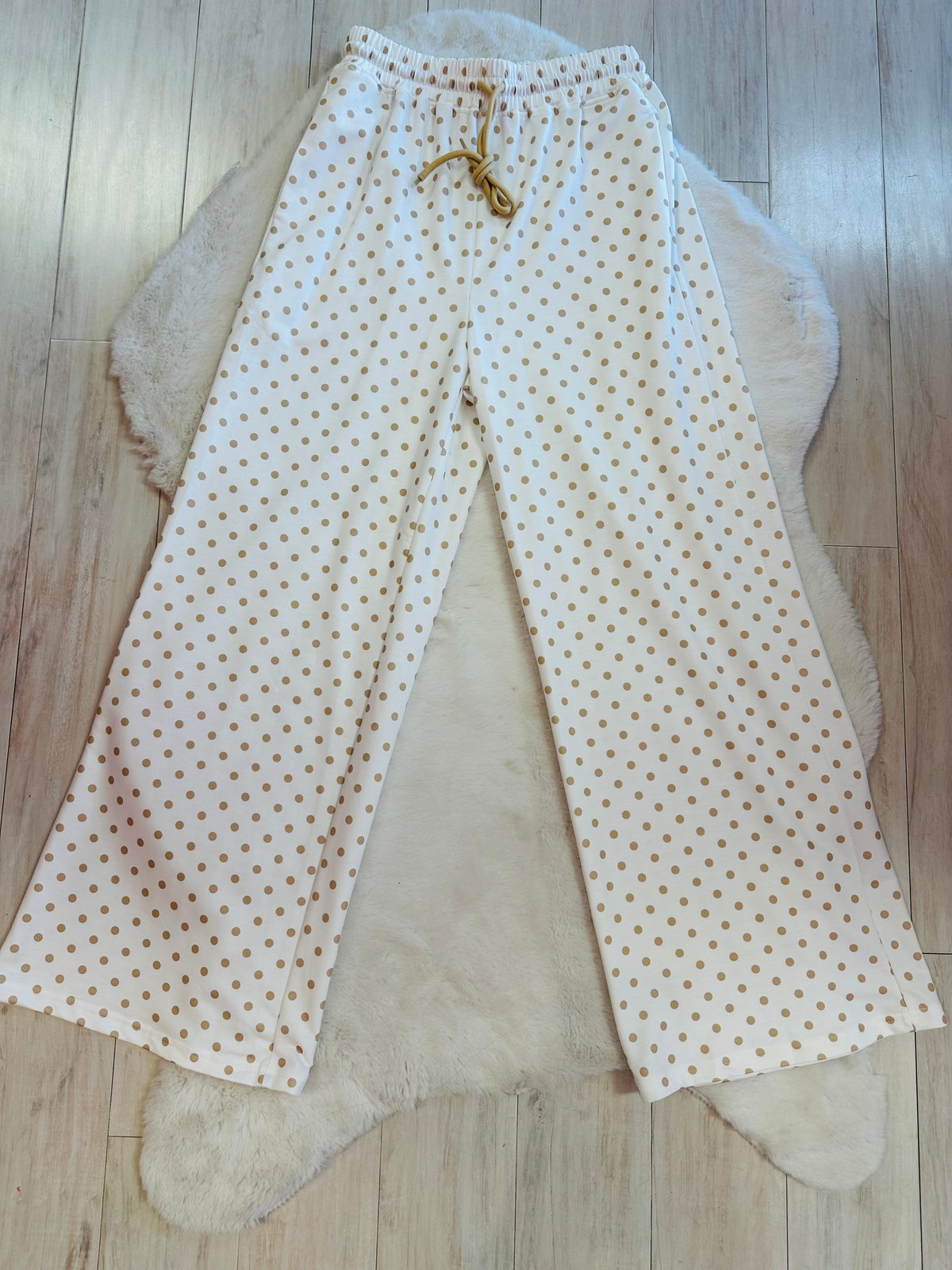 Women’s Evermmee tan polka dot pant set