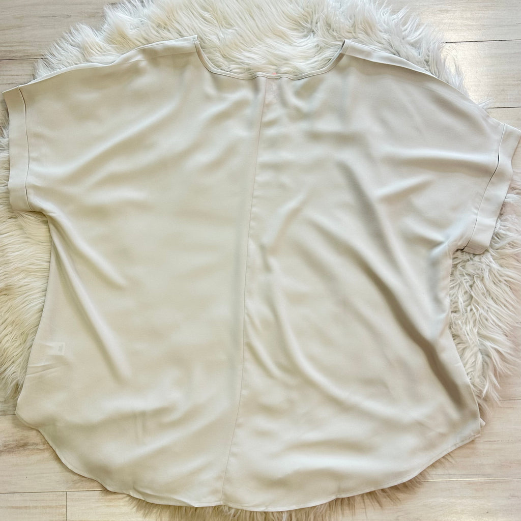 Women’s Cream Top ￼
