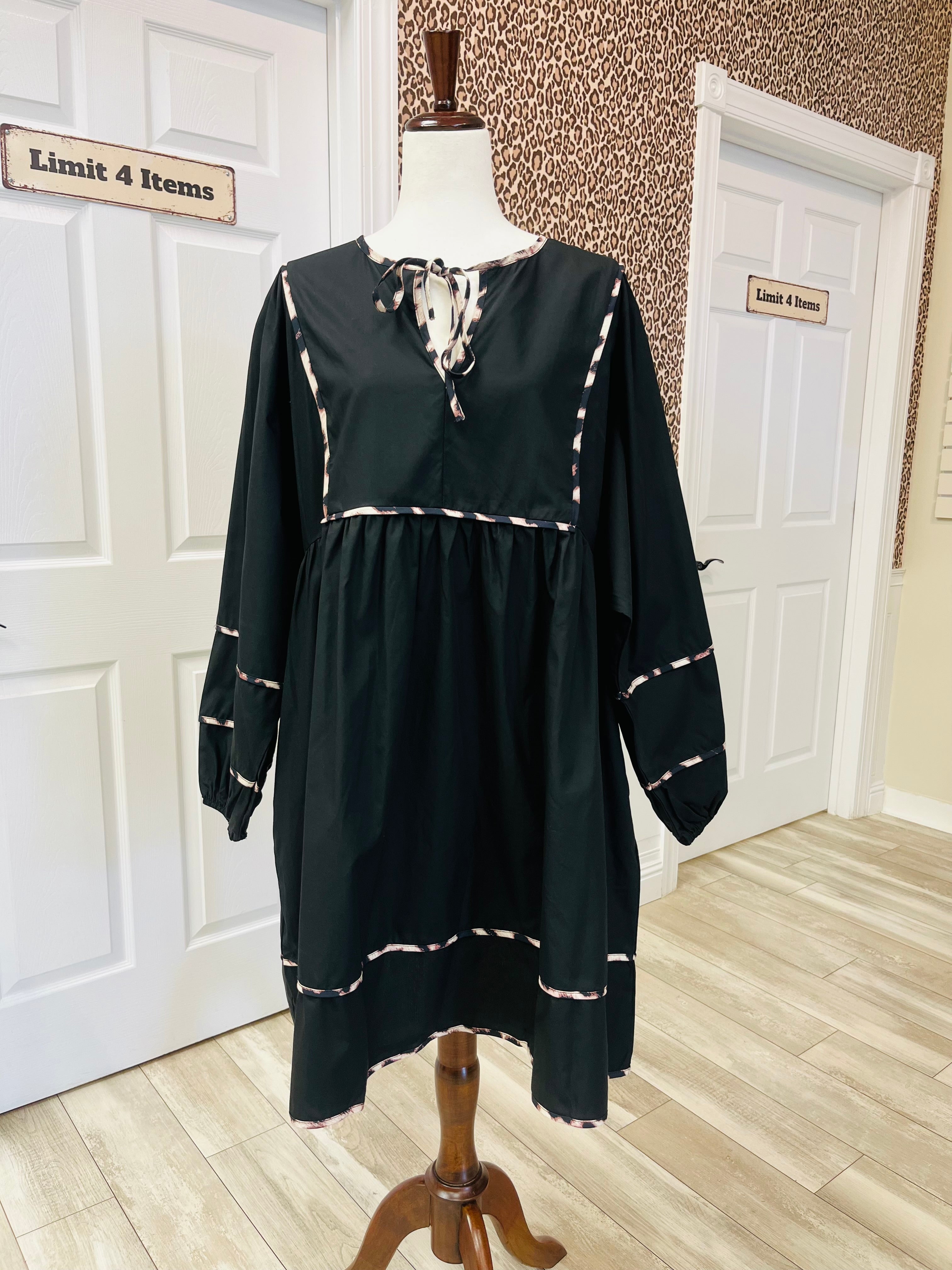 Women’s Evermmee Black Cheetah Detail Dress- Loose Fit