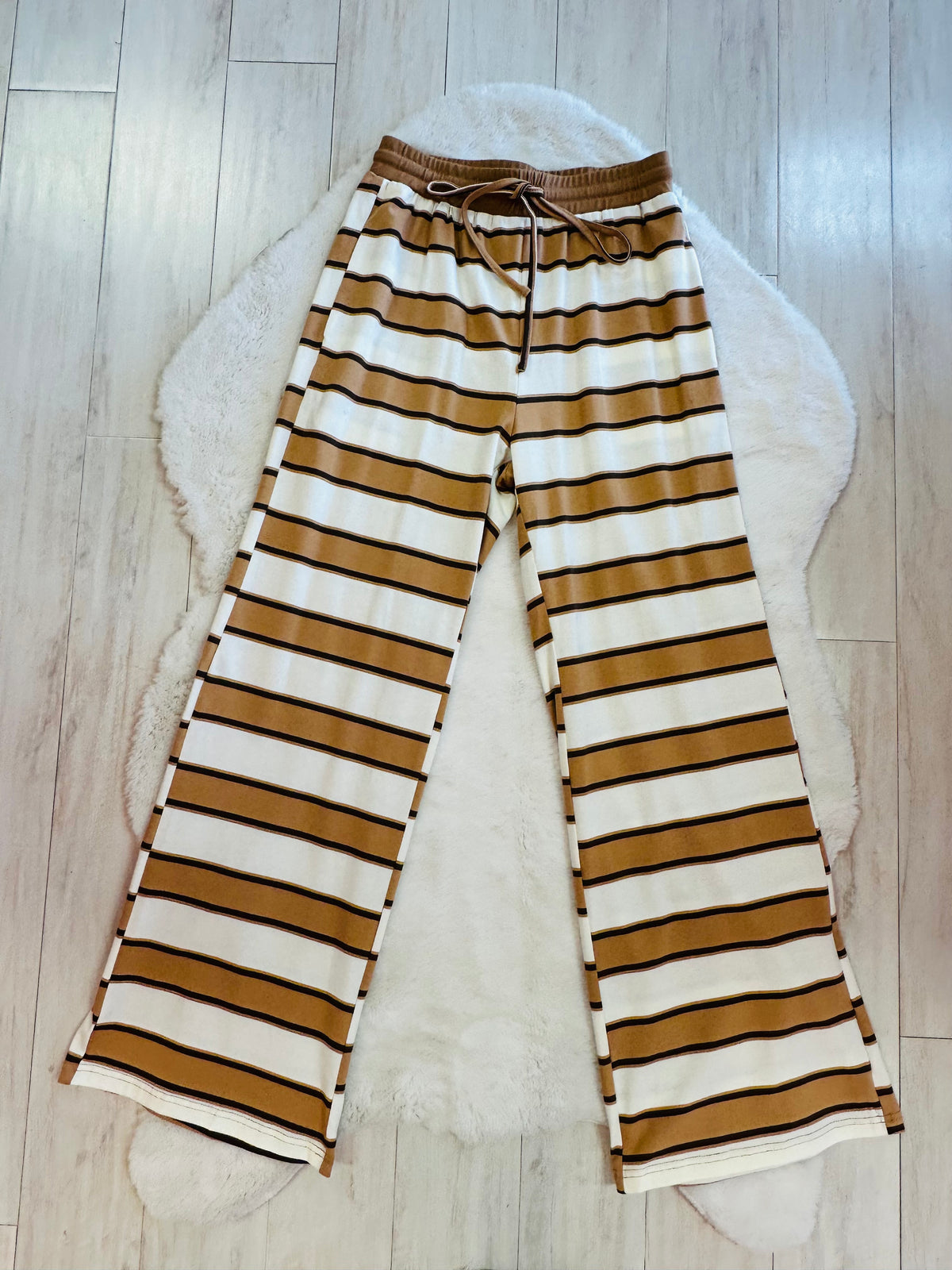 Women’s Evermmee brown and white striped pant set