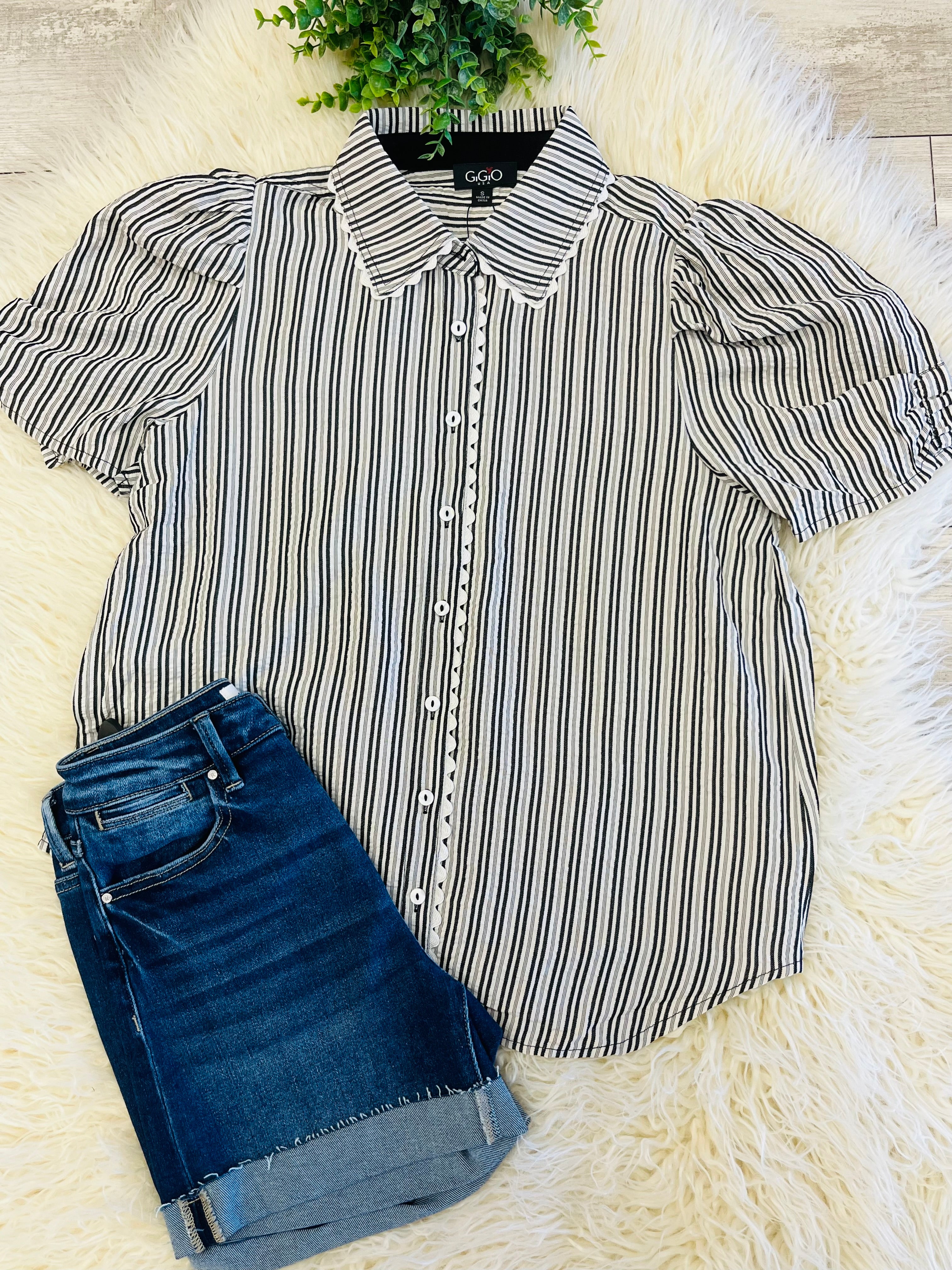 Women’s GiGiO Black Button Down Top