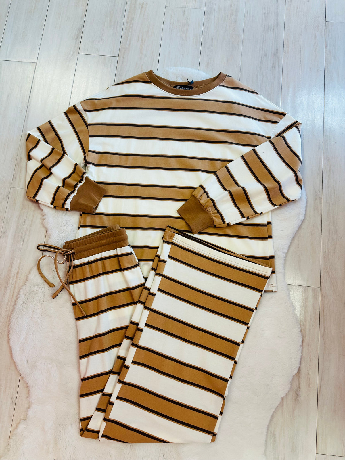 Women’s Evermmee brown and white striped pant set