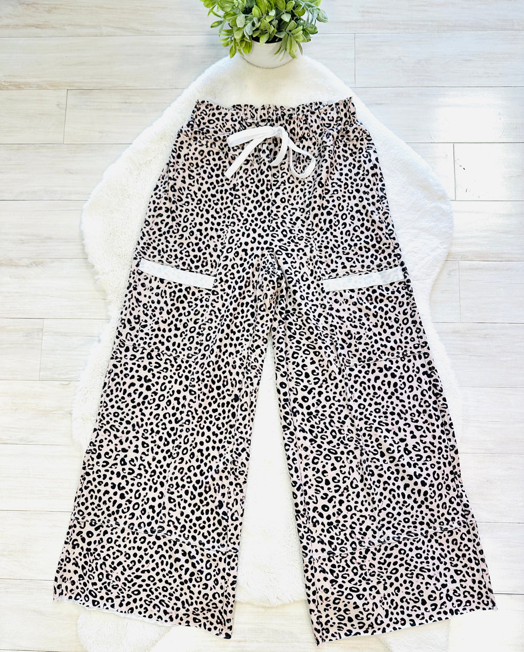 Women’s Evermmee Cheetah Wide- Leg Pants
