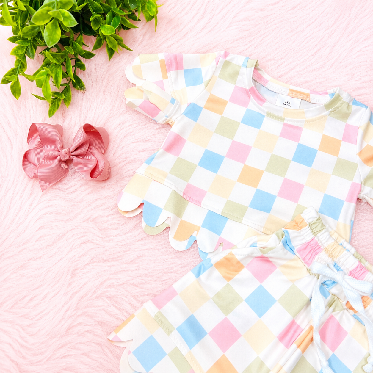 Girl’s Scalloped Checkered Short Outfit Set