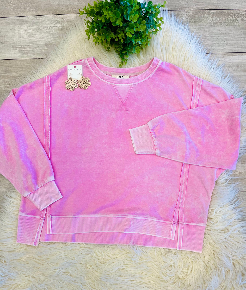 Women’s Acid Wash Long Sleeve Side Slit Knit Top In Light Pink