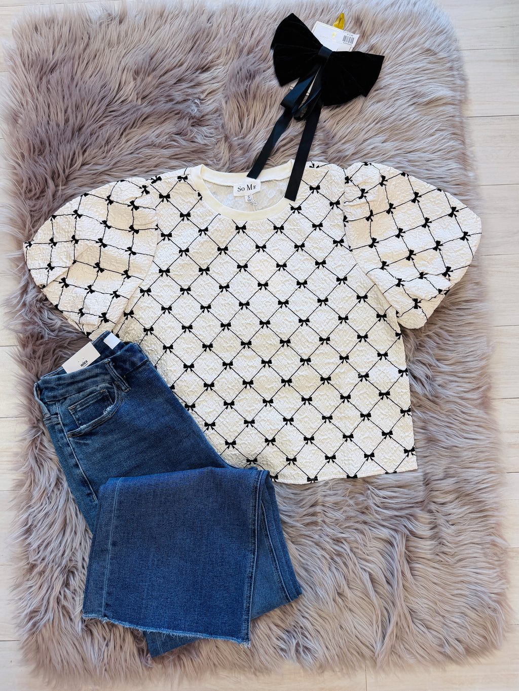 Women’s Textured Bubble Sleeve Bow Print Top