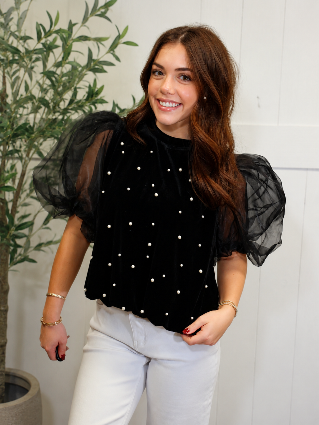 Women’s Pearl Velvet Puff Sleeve Top