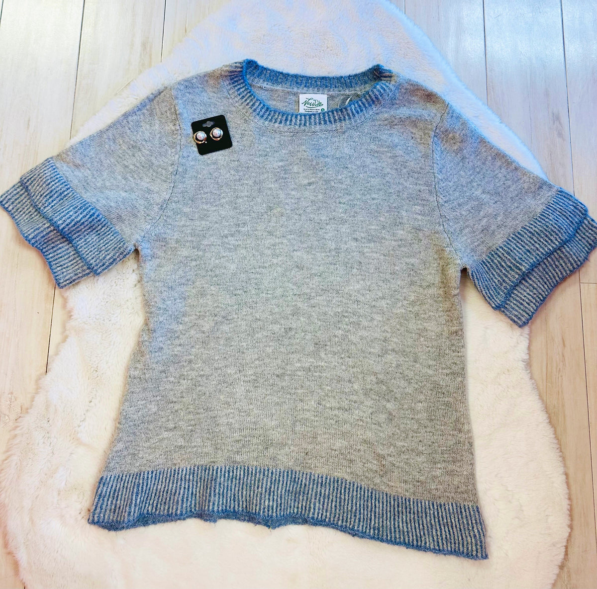 Women’s grey sweater top with blue detail-true to size
