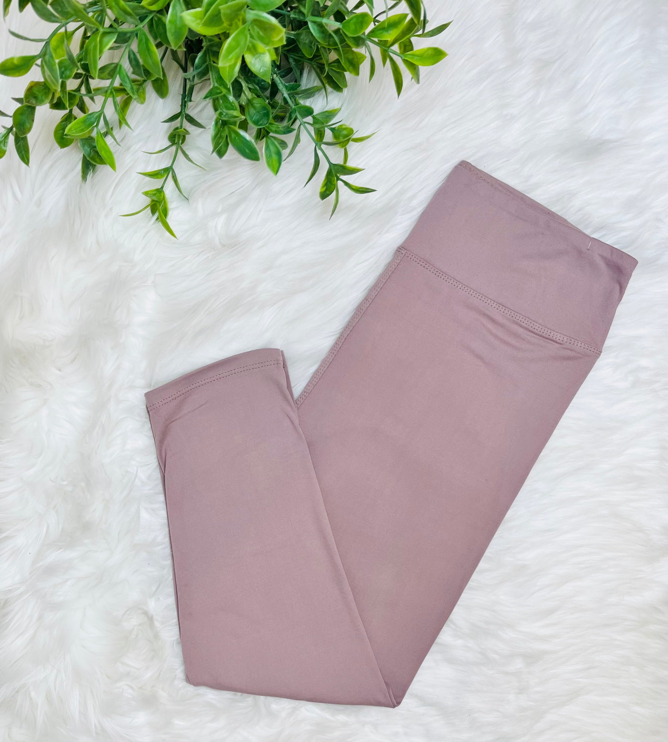 Women’s Ultra Soft Pull on Capri Leggings in Lavender
