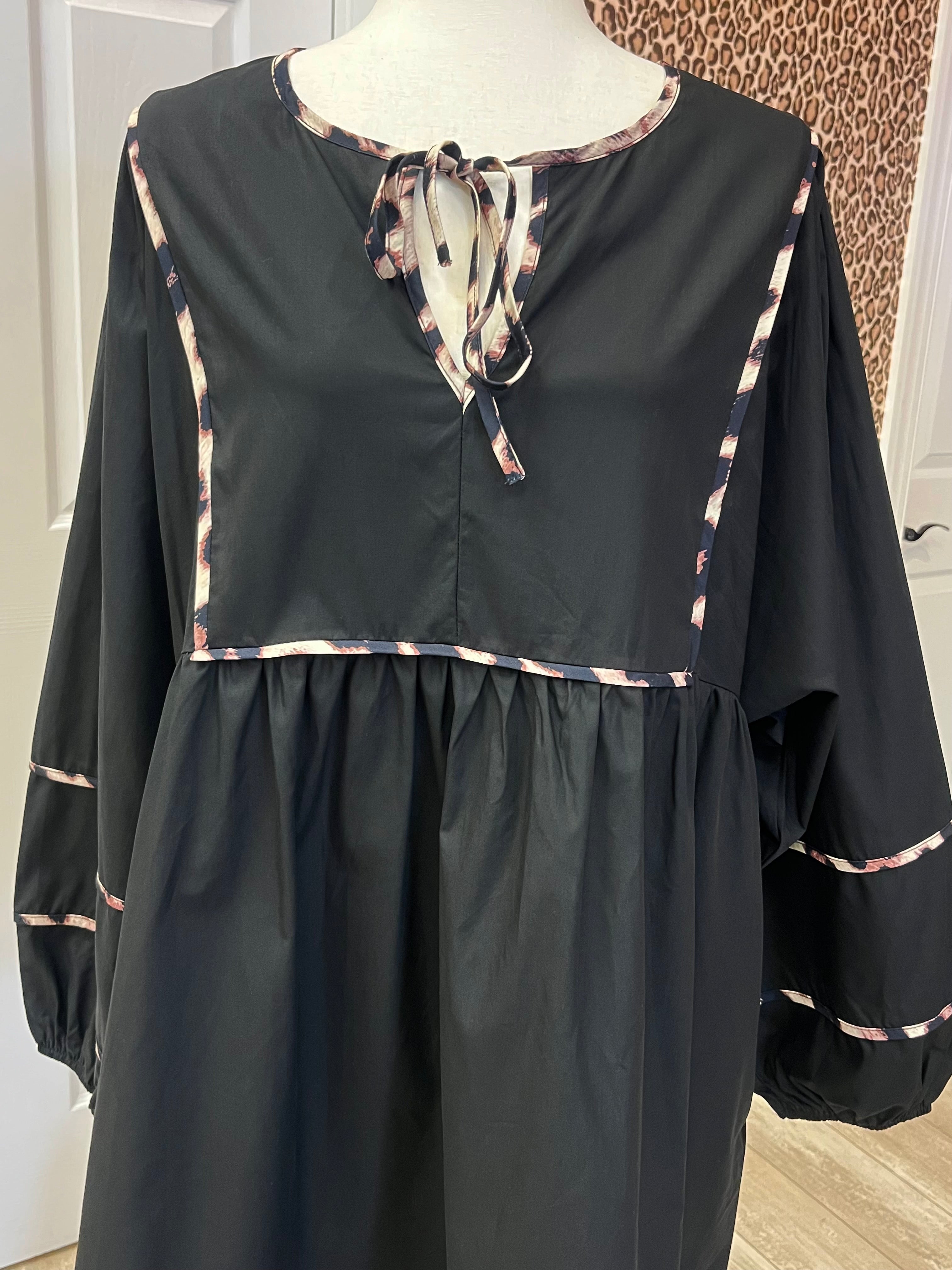 Women’s Evermmee Black Cheetah Detail Dress- Loose Fit
