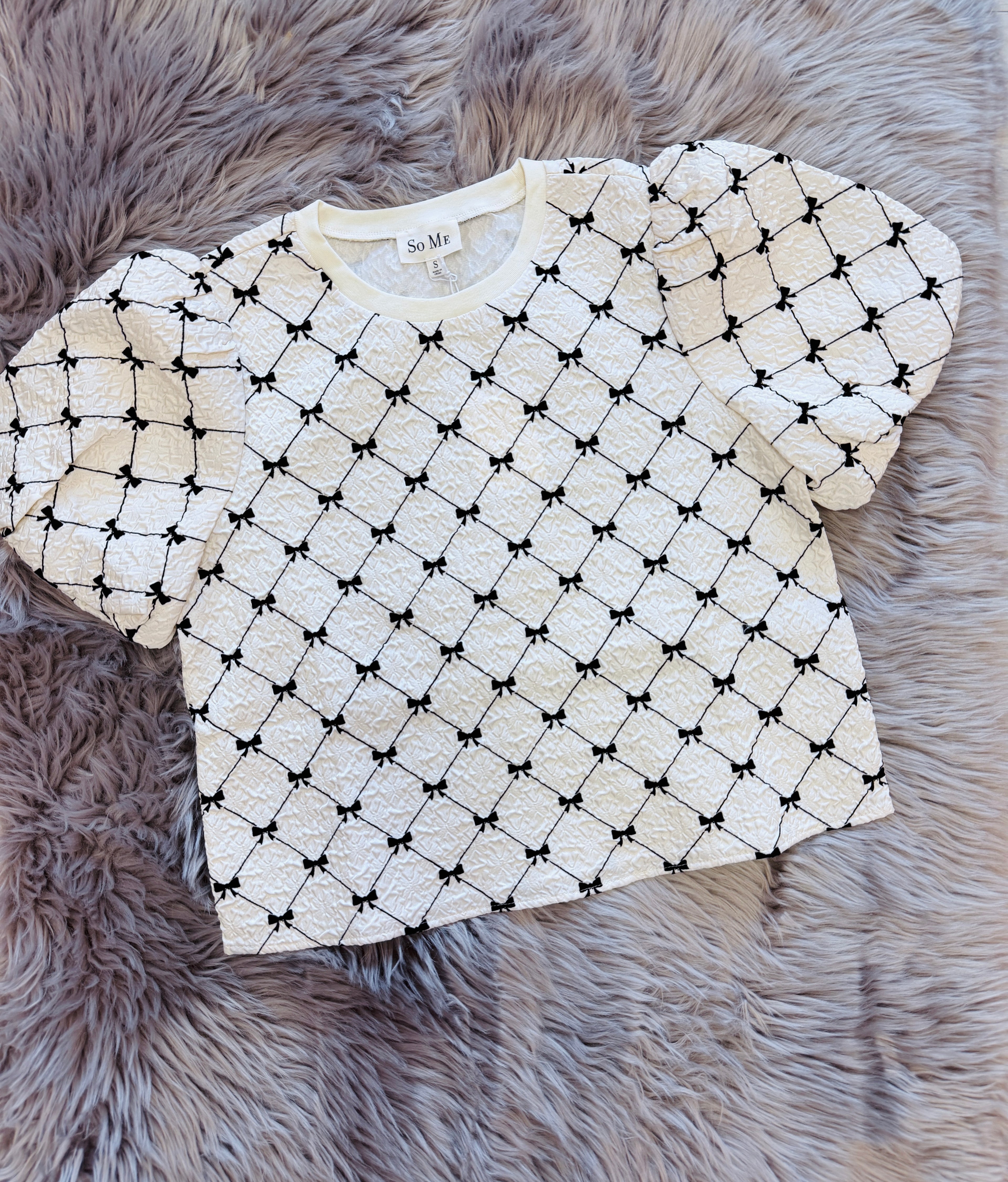 Women’s Textured Bubble Sleeve Bow Print Top