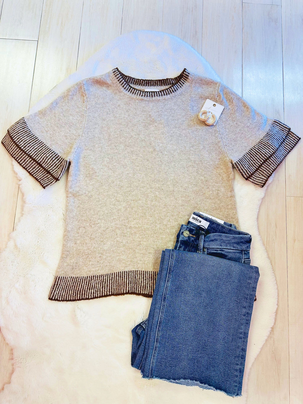 Women’s brown sweater top with dark brown detail-true to size