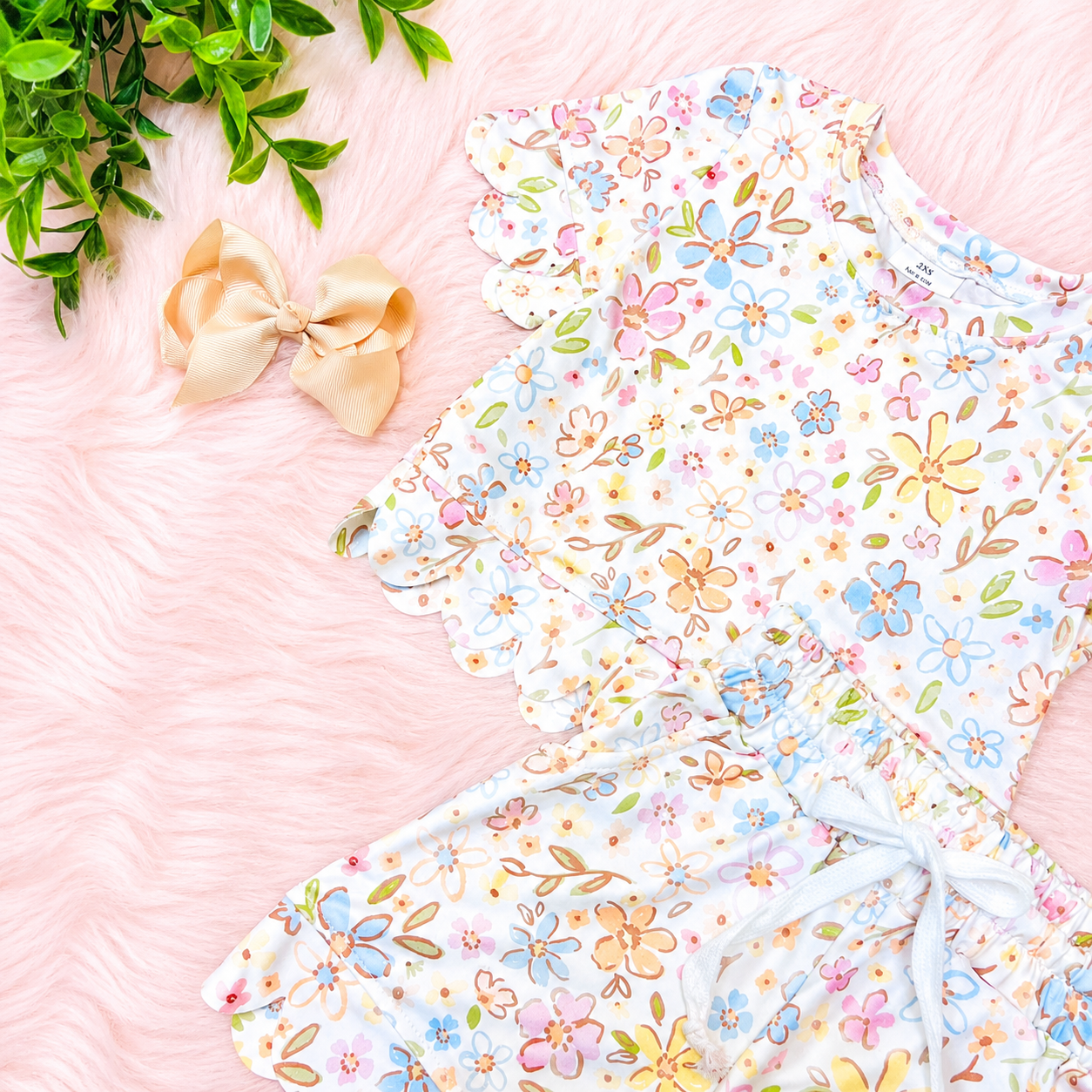 Girl’s Scalloped Floral Short Outfit Set