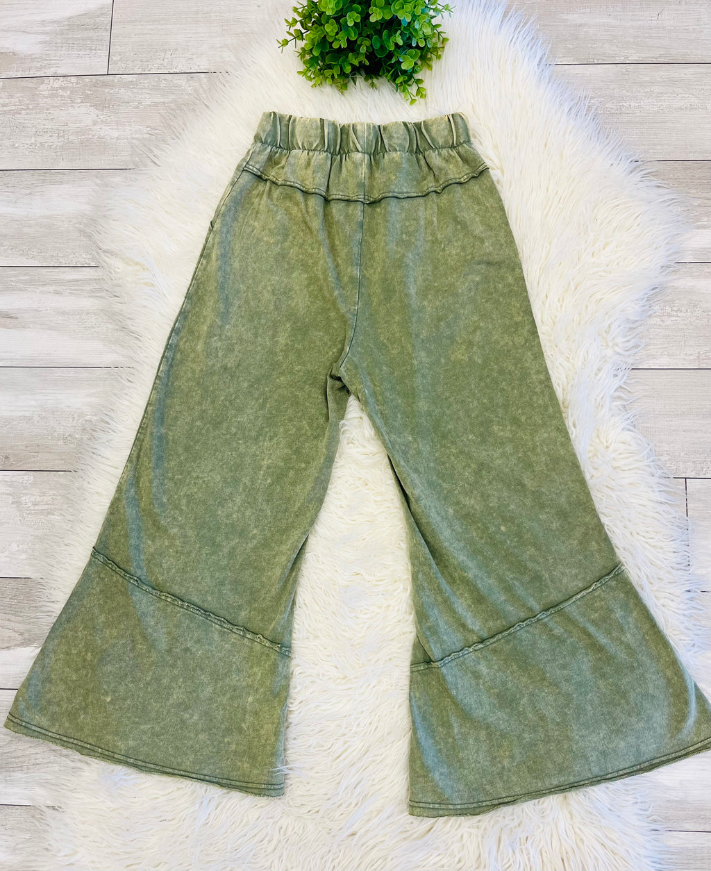 Women’s Zenana Exposed-Seam Flare Hem Pants With Pockets In Olive