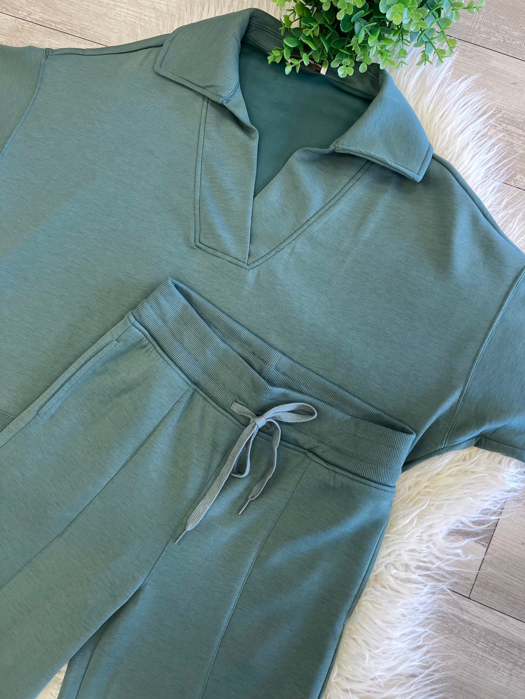 Women’s Zenana Short Sleeve Collared Scuba Set In Forest Green