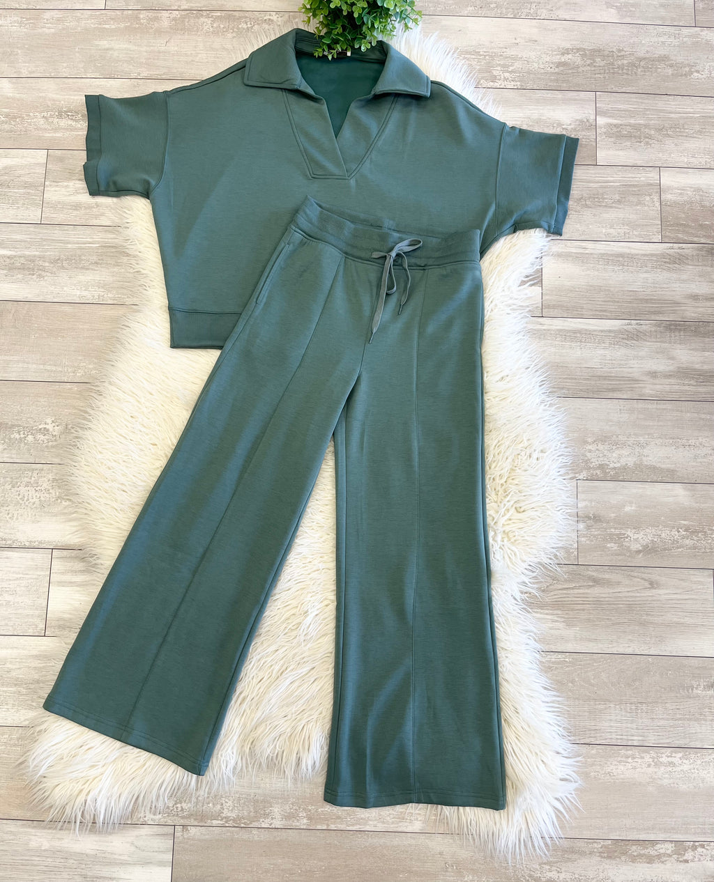Women’s Zenana Short Sleeve Collared Scuba Set In Forest Green