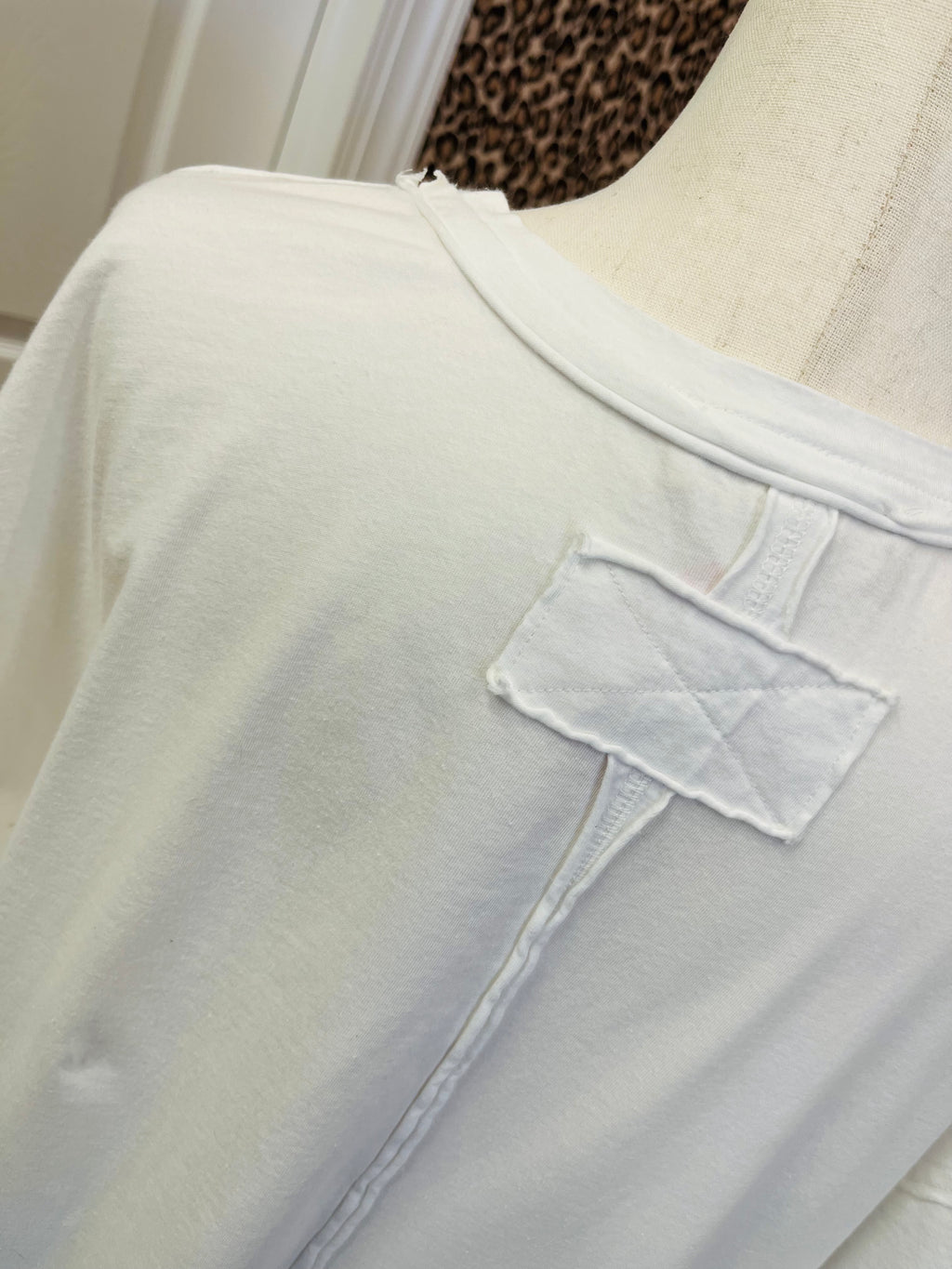 Women’s Curvy J.O.A White Round Neck Exposed Seam Top