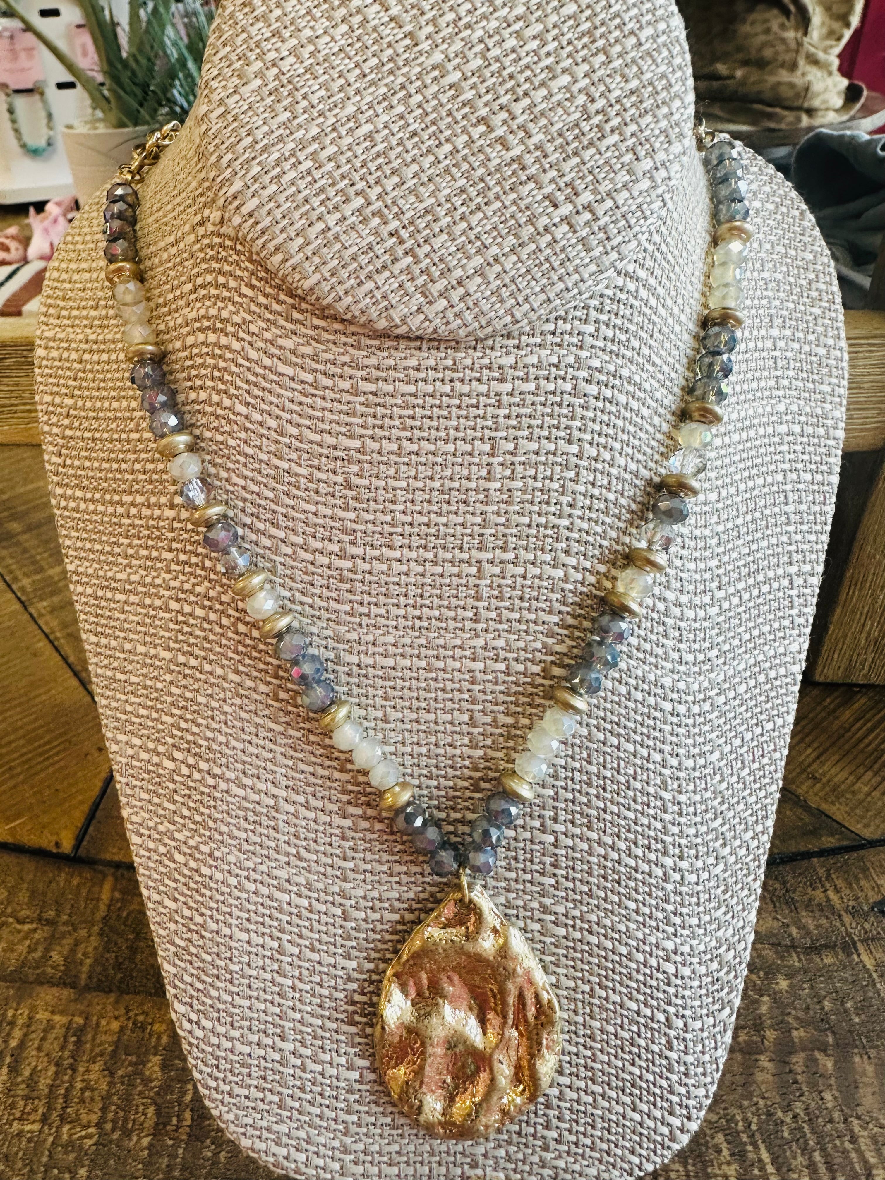 Women’s Rhinestone and Gold Pendant Necklace