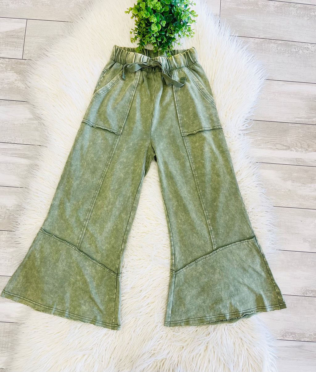 Women’s Zenana Exposed- Seam Flare Hem Pants With Pockets In Light Olive