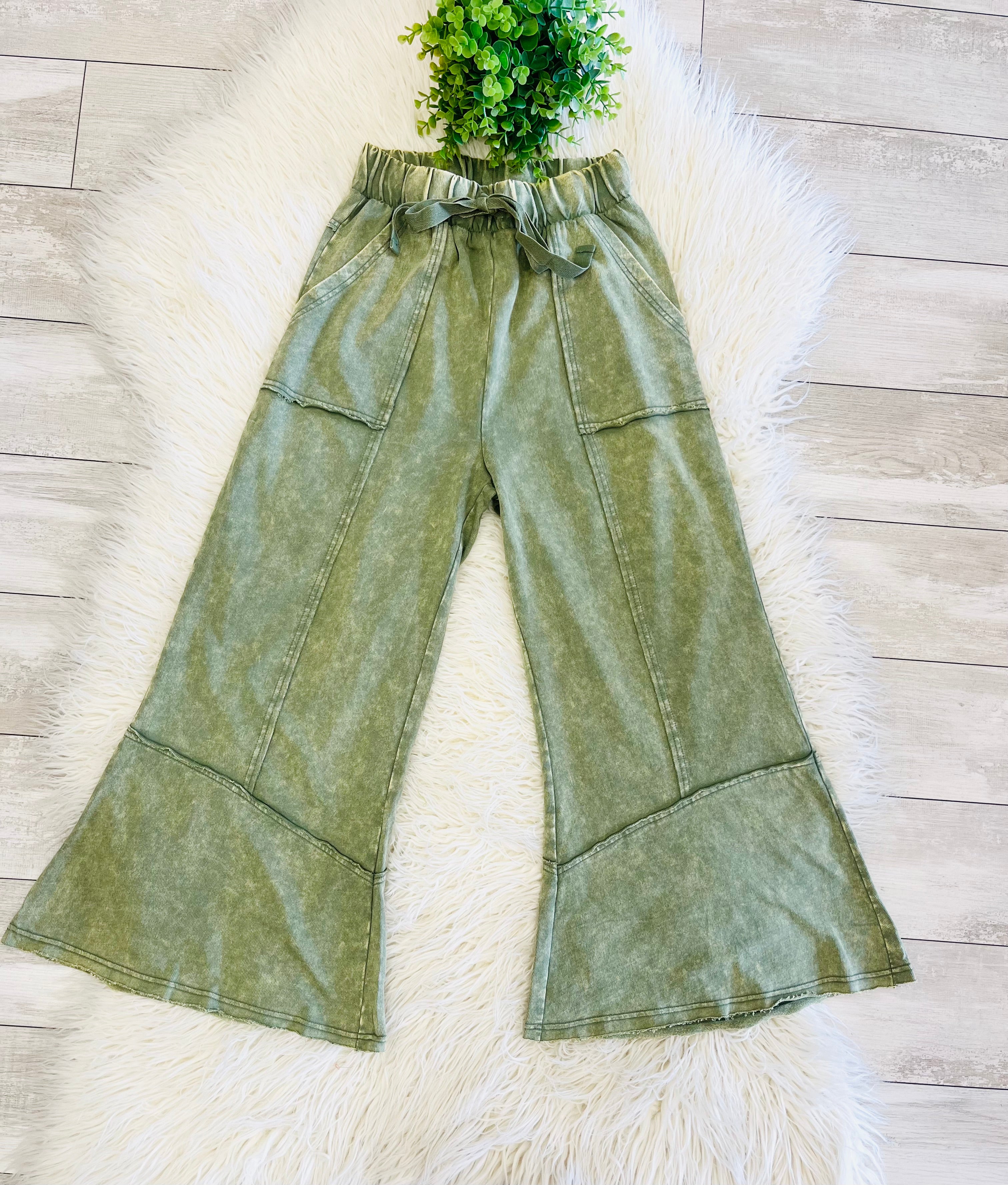 Women’s Zenana Exposed- Seam Flare Hem Pants With Pockets In Light Olive