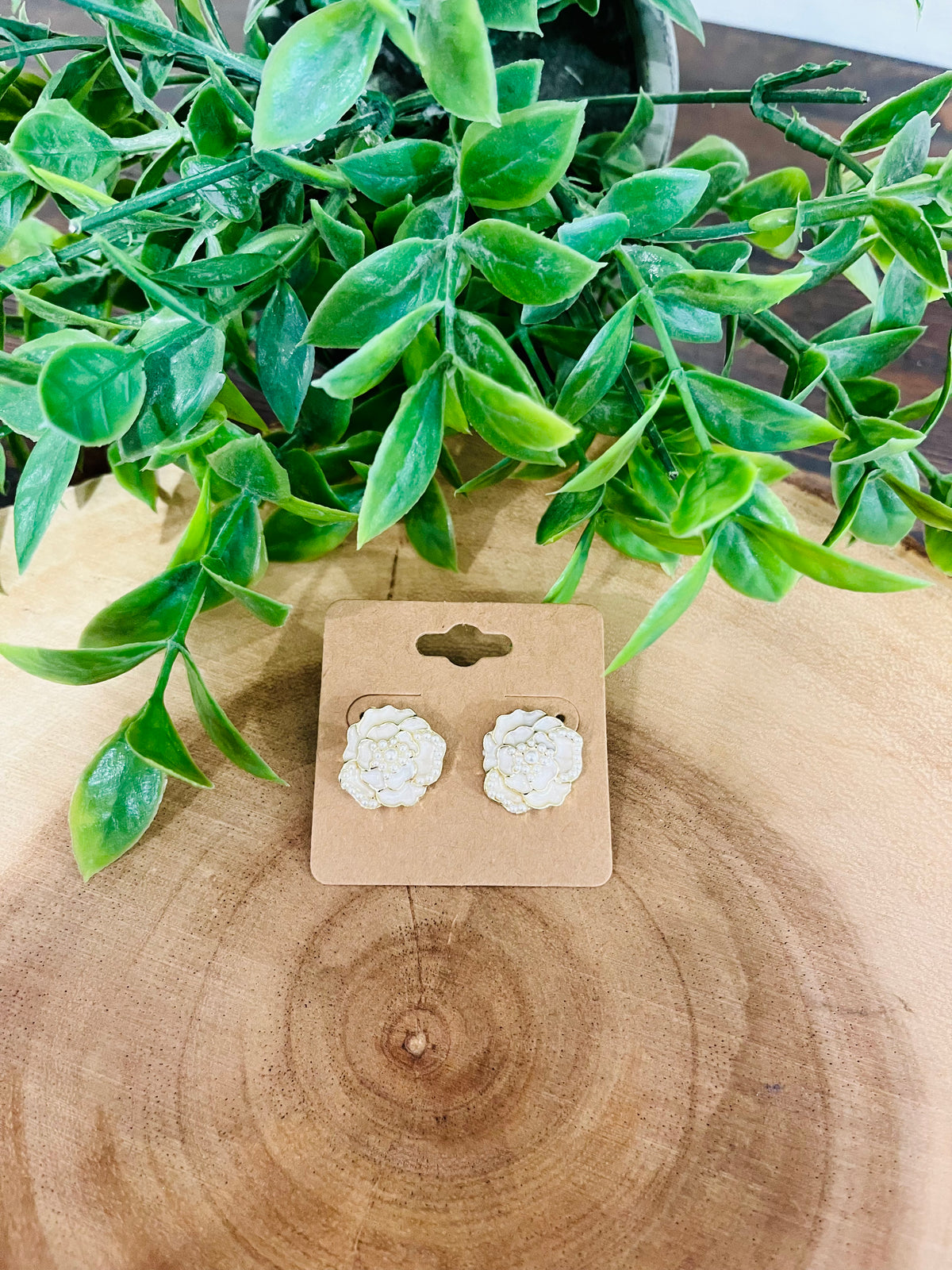 Women’s Pearl Gold Flower Earrings