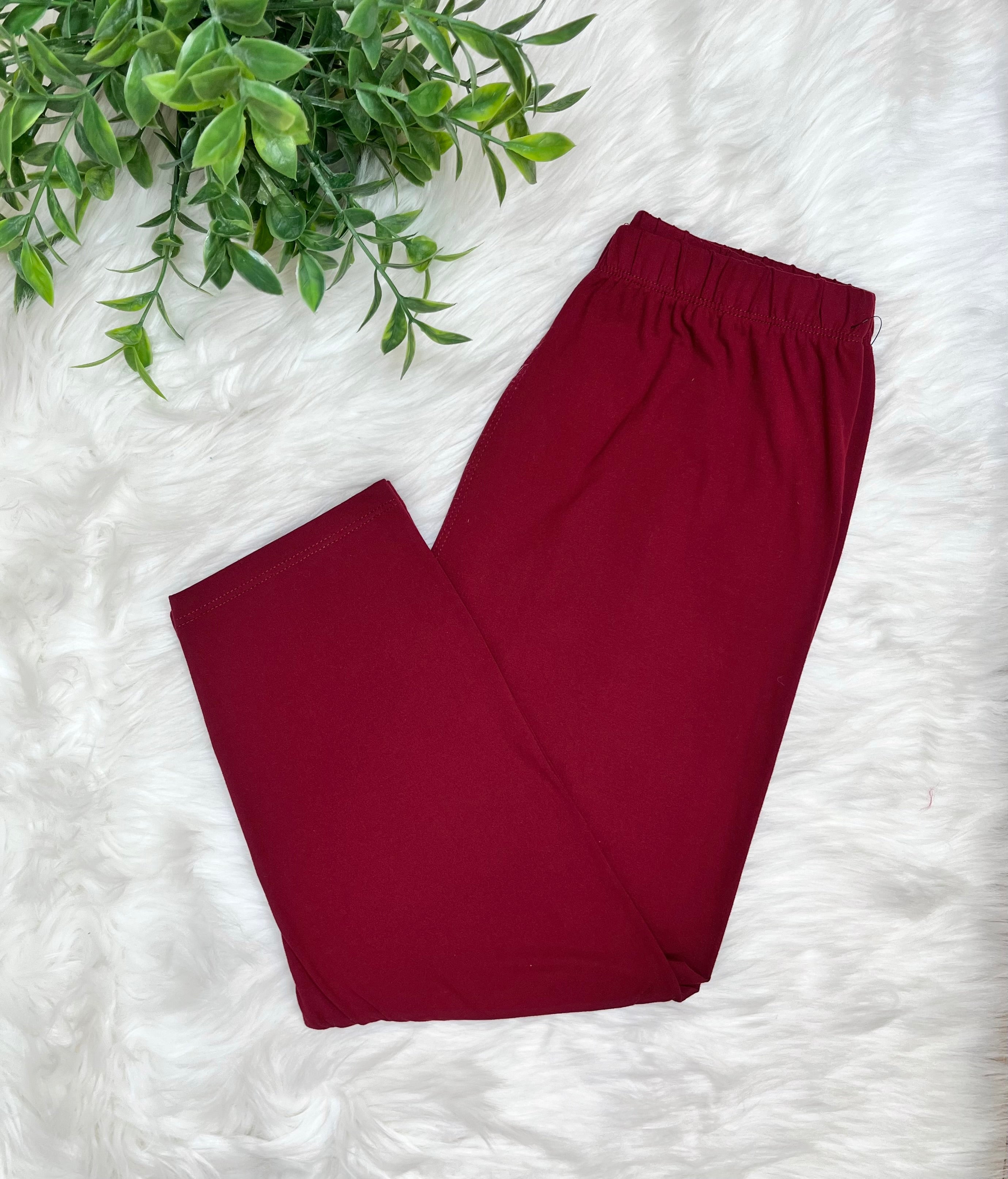 Women’s Ultra Soft Pull on Capri Leggings in Burgundy