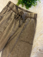 Women’s Zenana Exposed- Seam Flare Hem Pants With Pockets In Mocha