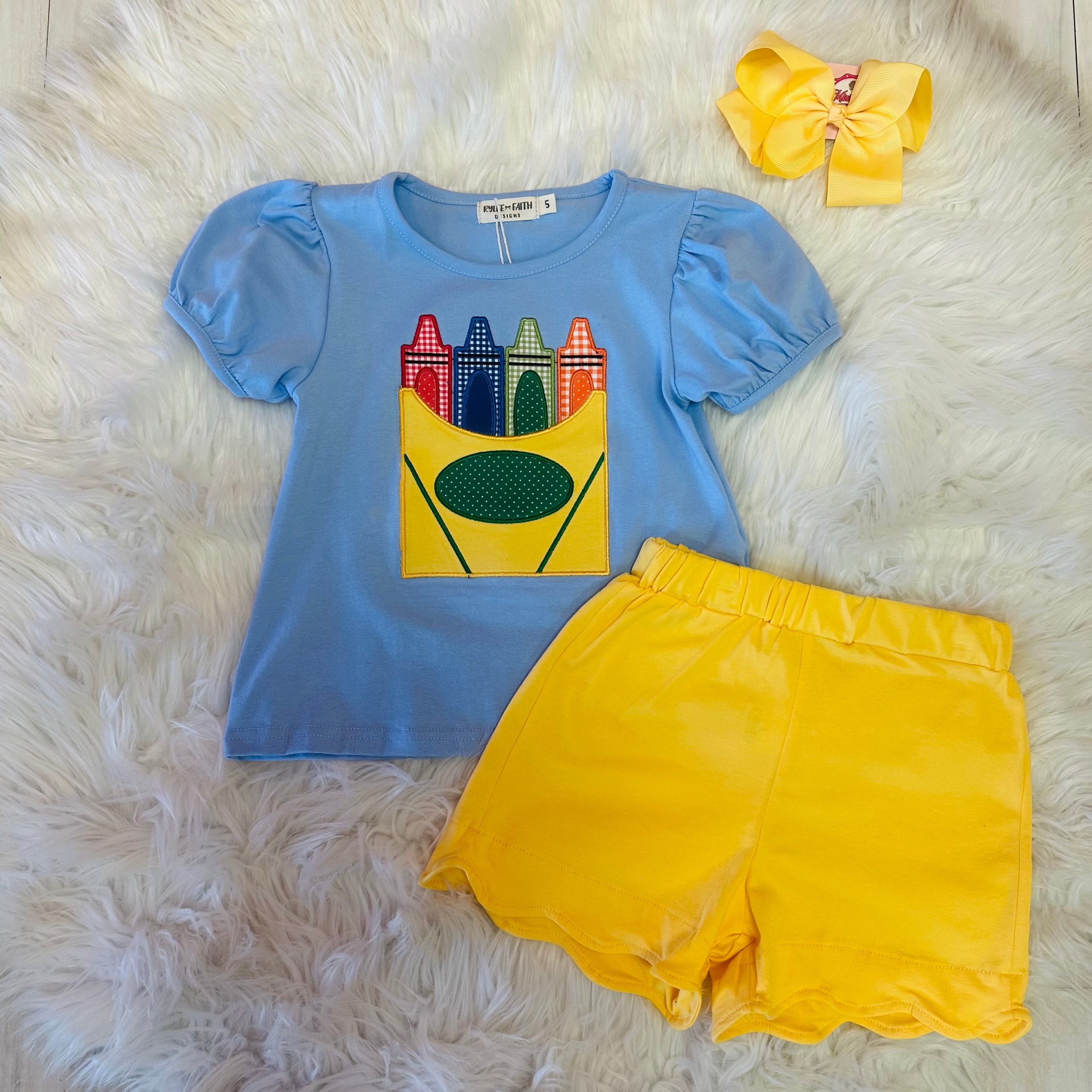 Girl’s blue and yellow crayon box set