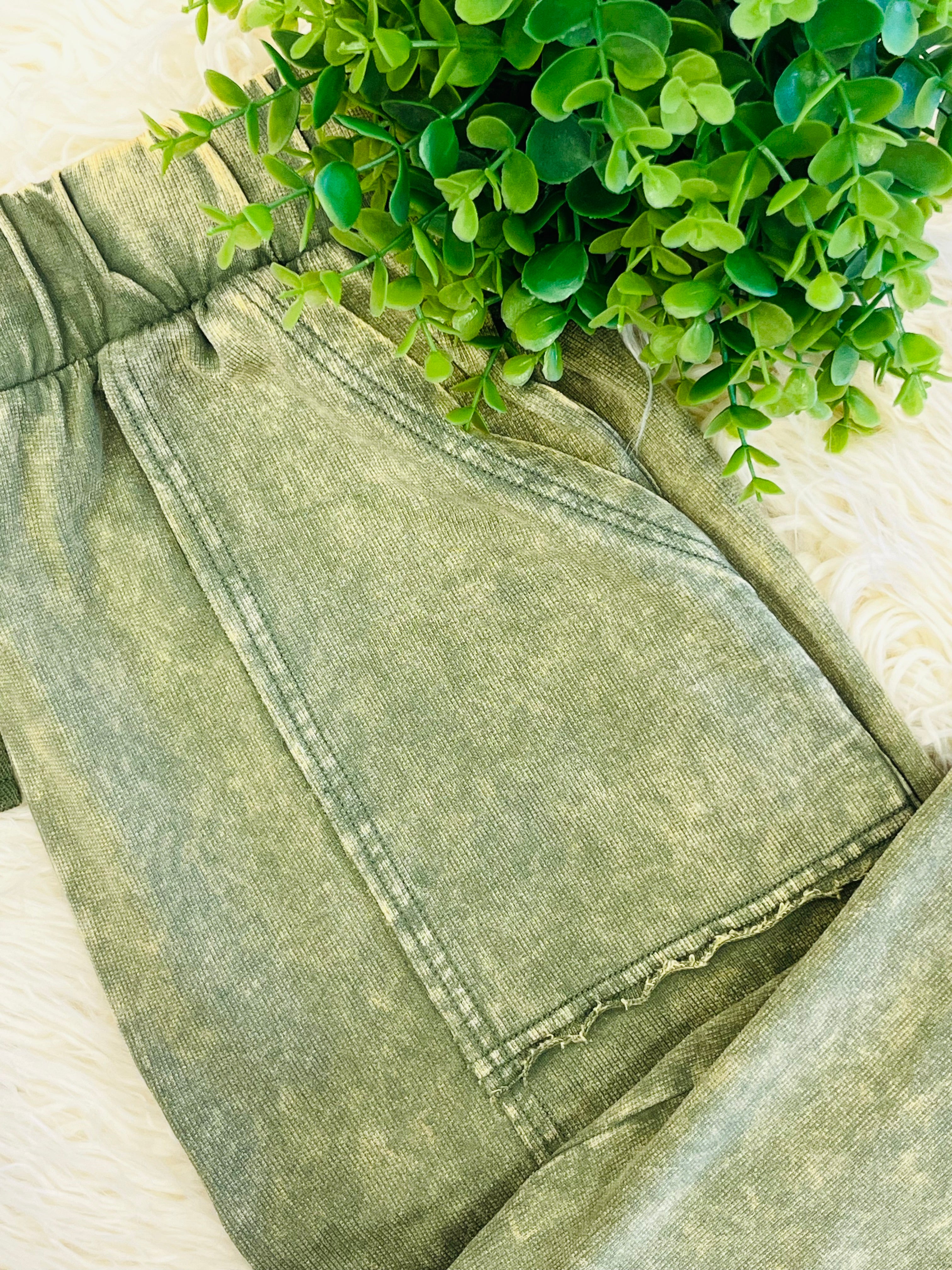 Women’s Zenana Exposed-Seam Flare Hem Pants With Pockets In Olive