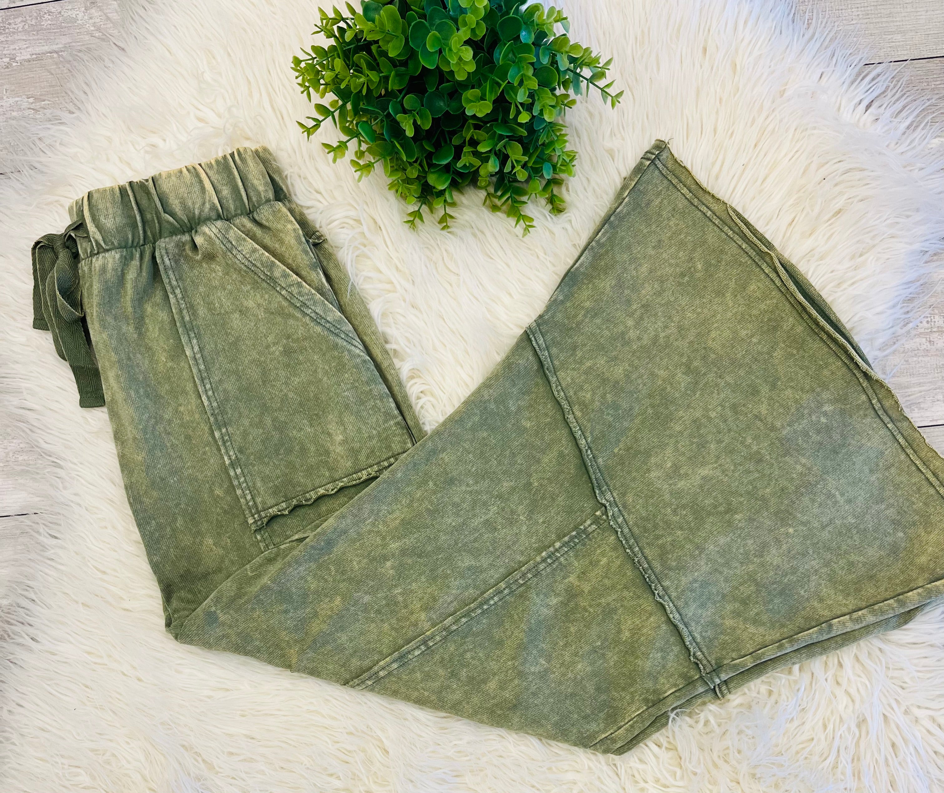 Women’s Zenana Exposed-Seam Flare Hem Pants With Pockets In Olive