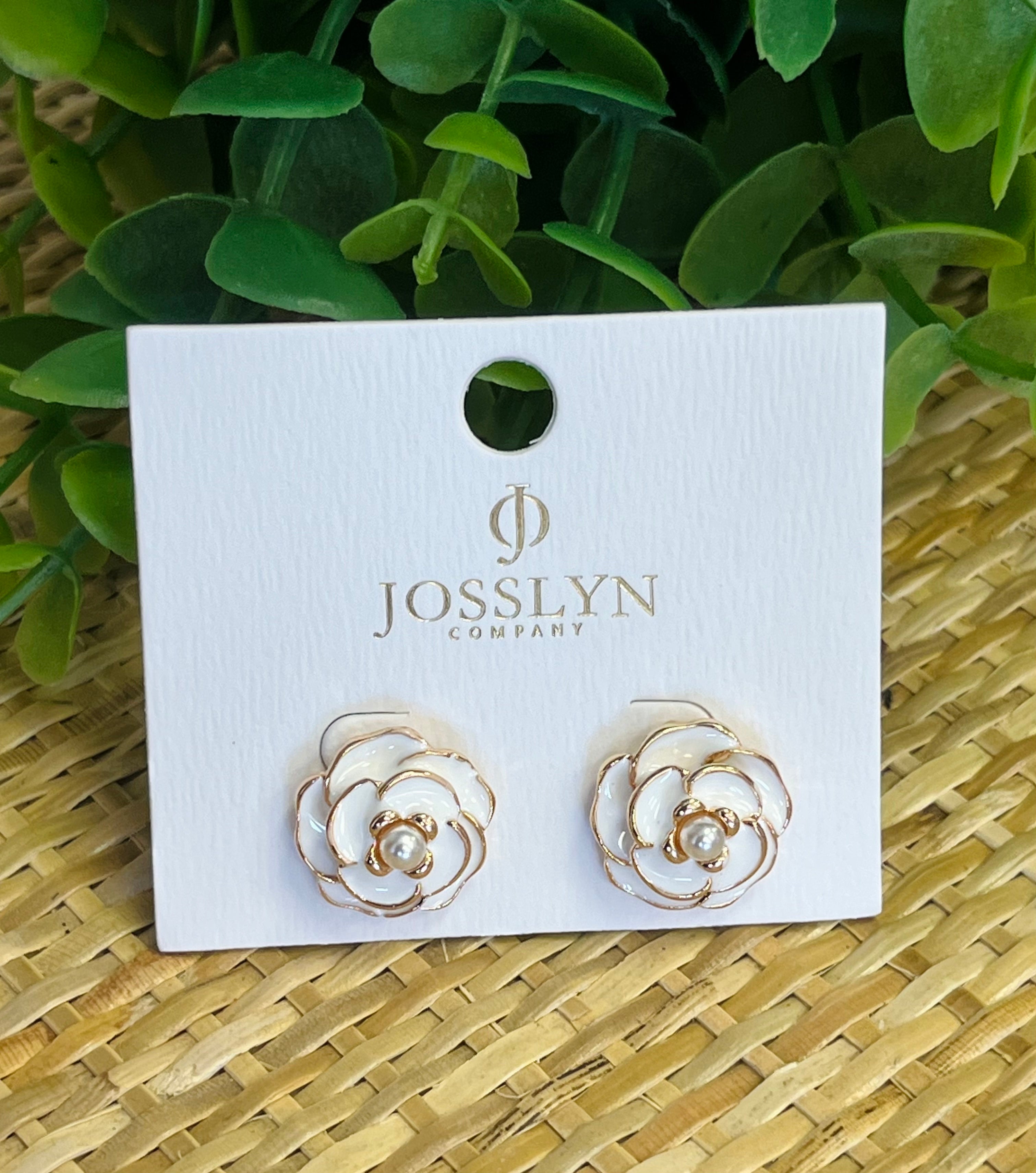 Women’s Gold Flower Pearl Stud Earrings