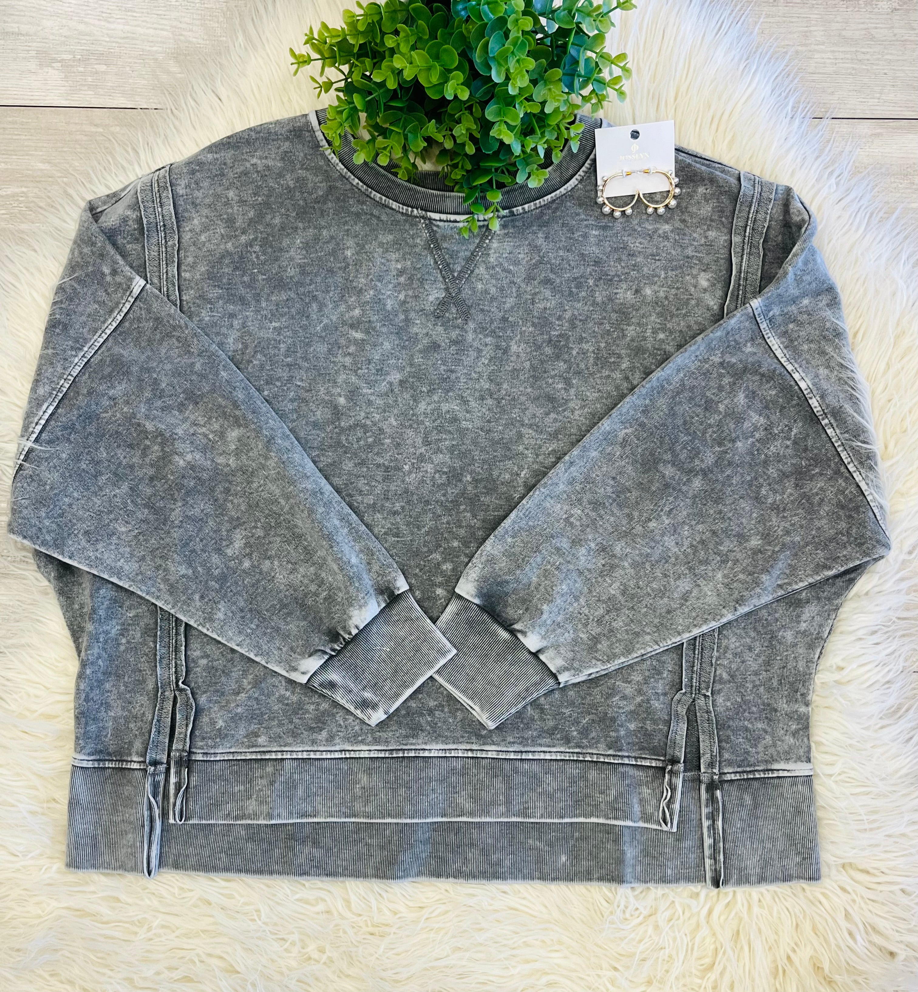 Women’s Acid Wash Long Sleeve Side Slit Knit Top In Black