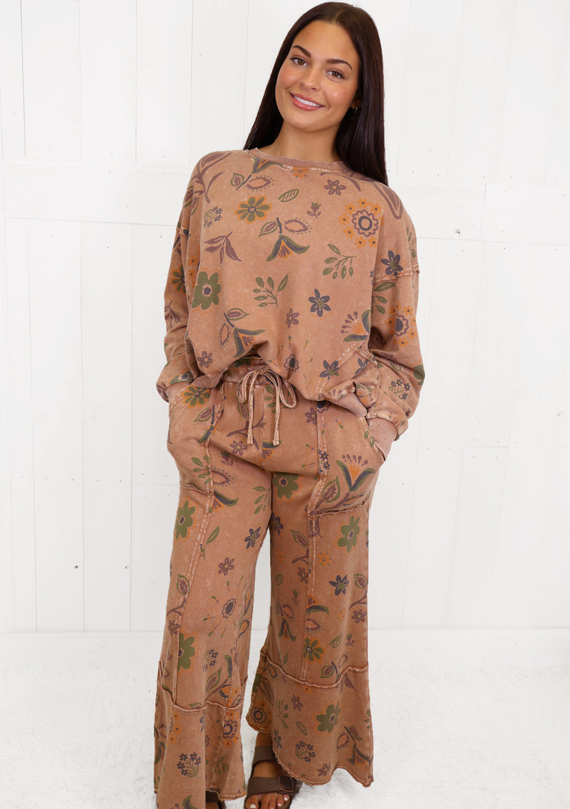 Easel Brown Matching Set