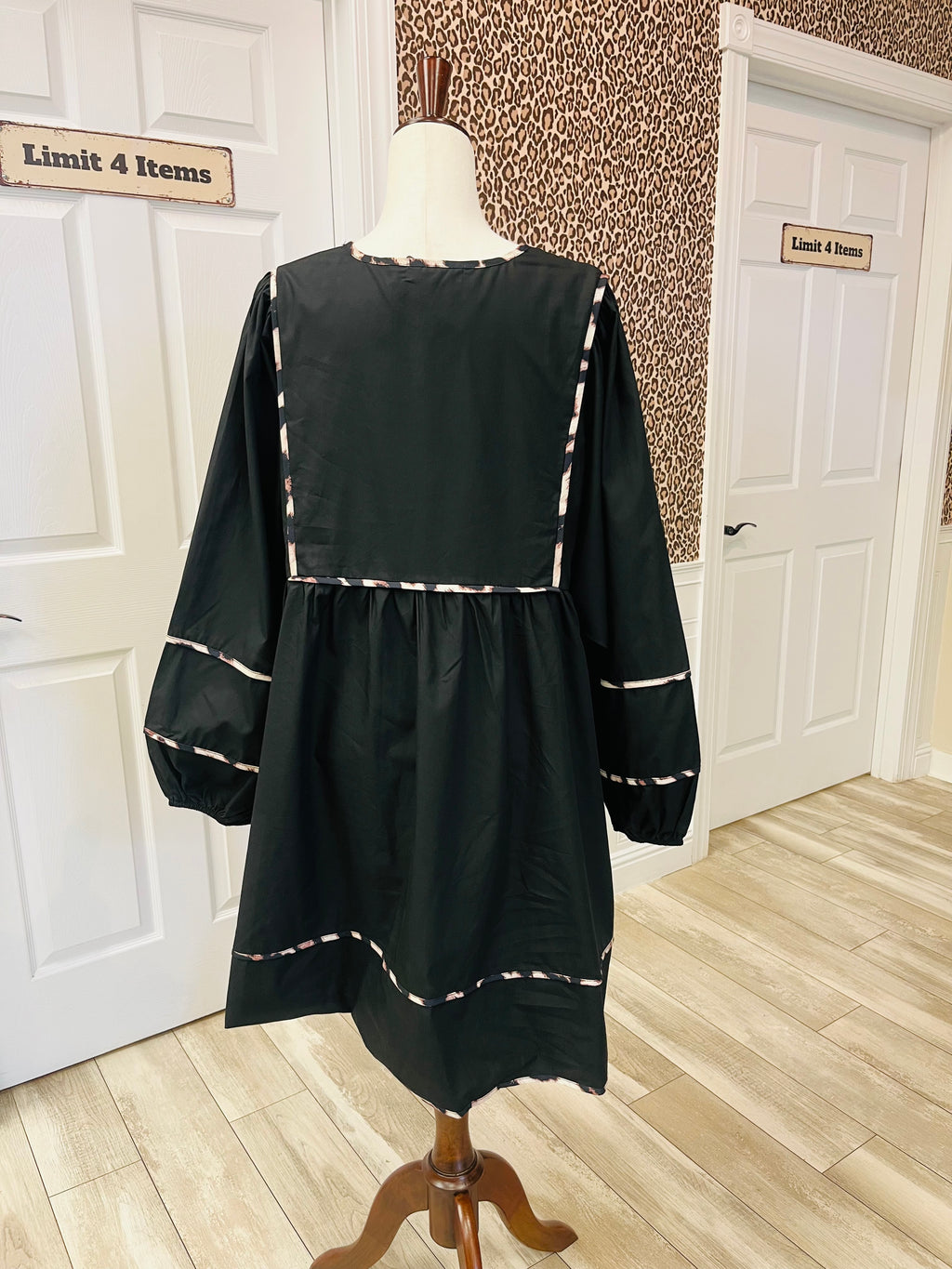 Women’s Evermmee Black Cheetah Detail Dress- Loose Fit