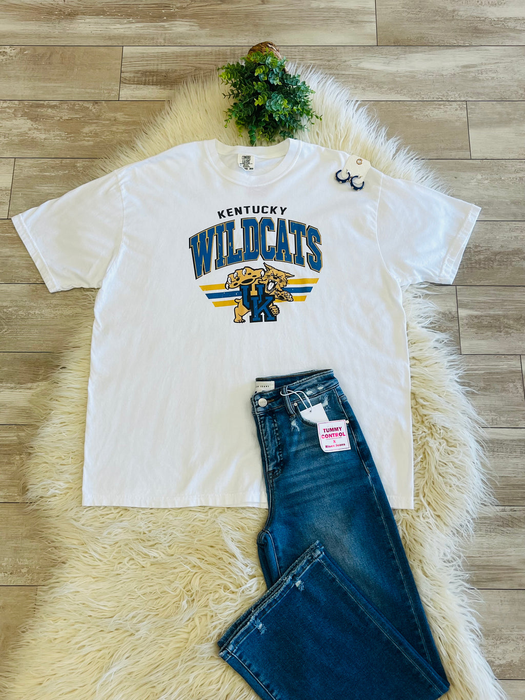 Women’s Kentucky Wildcat Graphic Tee