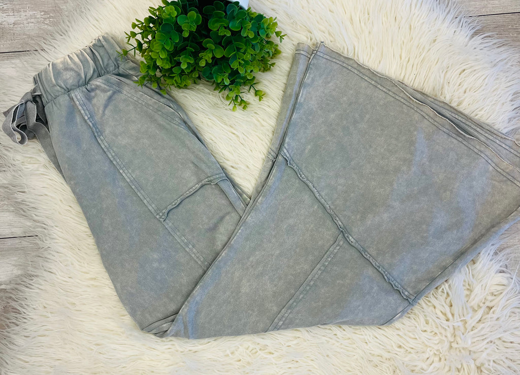 Women’s Zenana Exposed- Seam Flare Hem Pants With Pockets In Sleet