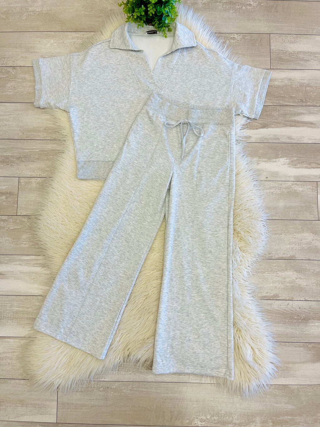 Women’s Zenana Short Sleeve Collared Scuba Set In Heather Grey