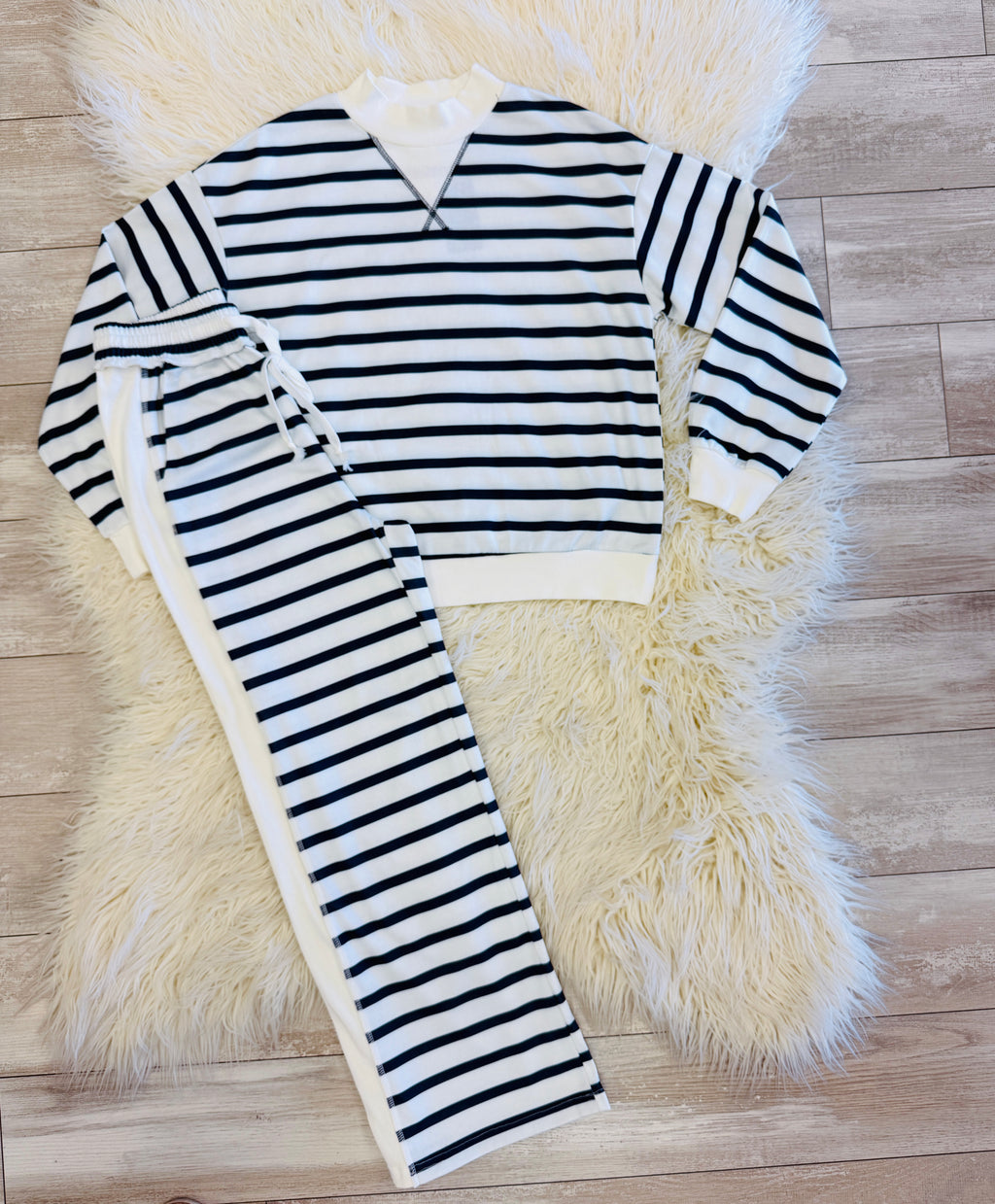 Women’s Evermmee Navy Stripe Mock neck Pant Set
