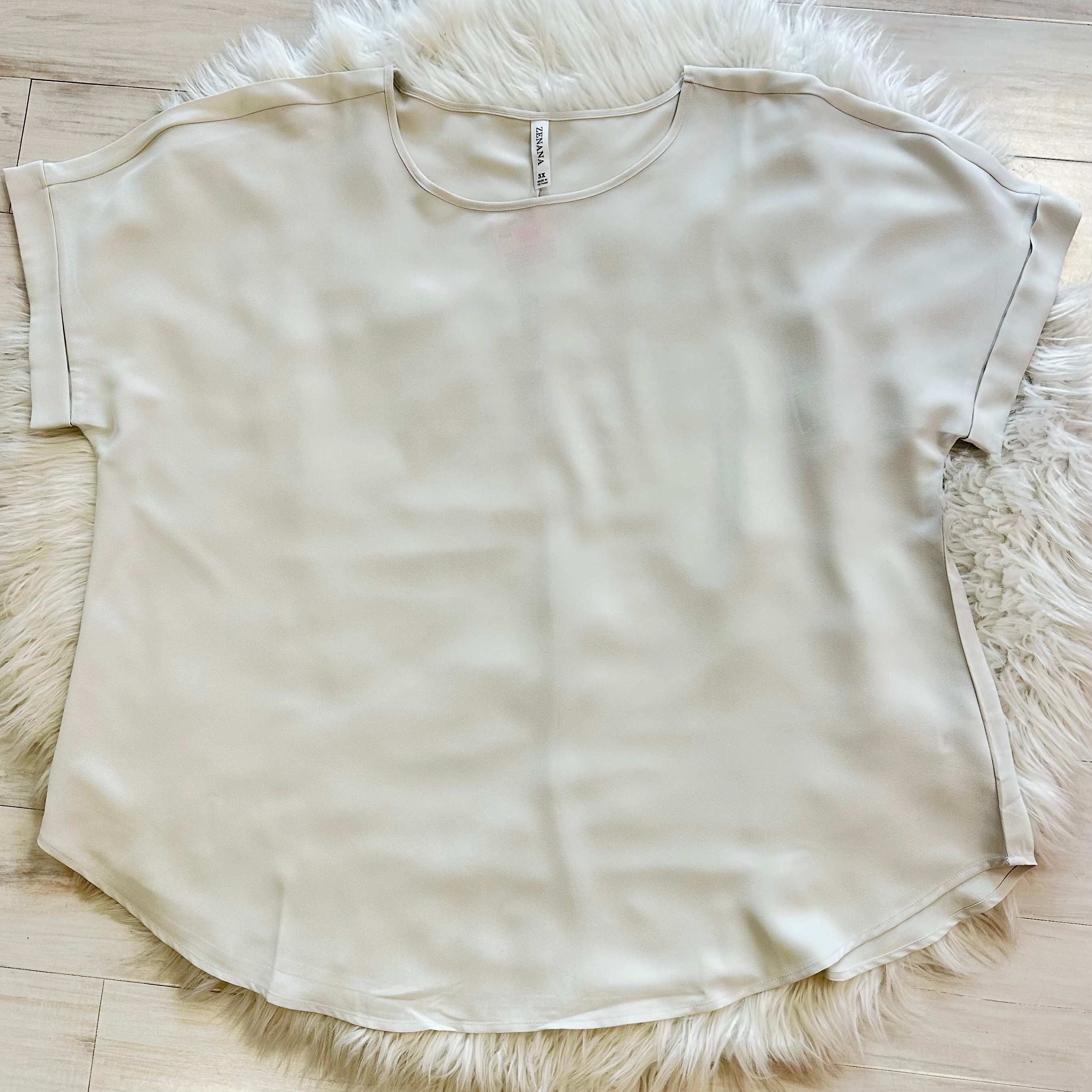 Women’s Cream Top ￼