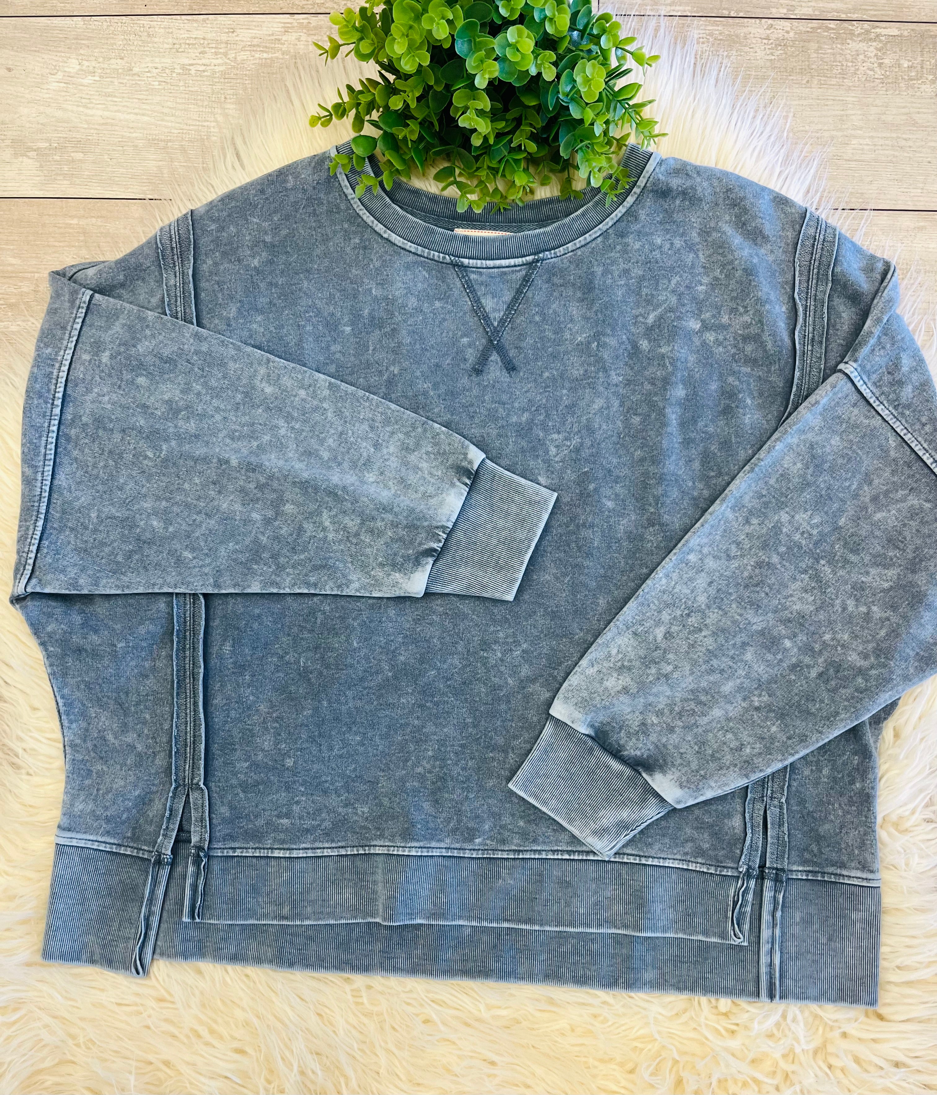 Women’s Acid Wash Long Sleeve Side Slit Knit Top In Indigo Blue