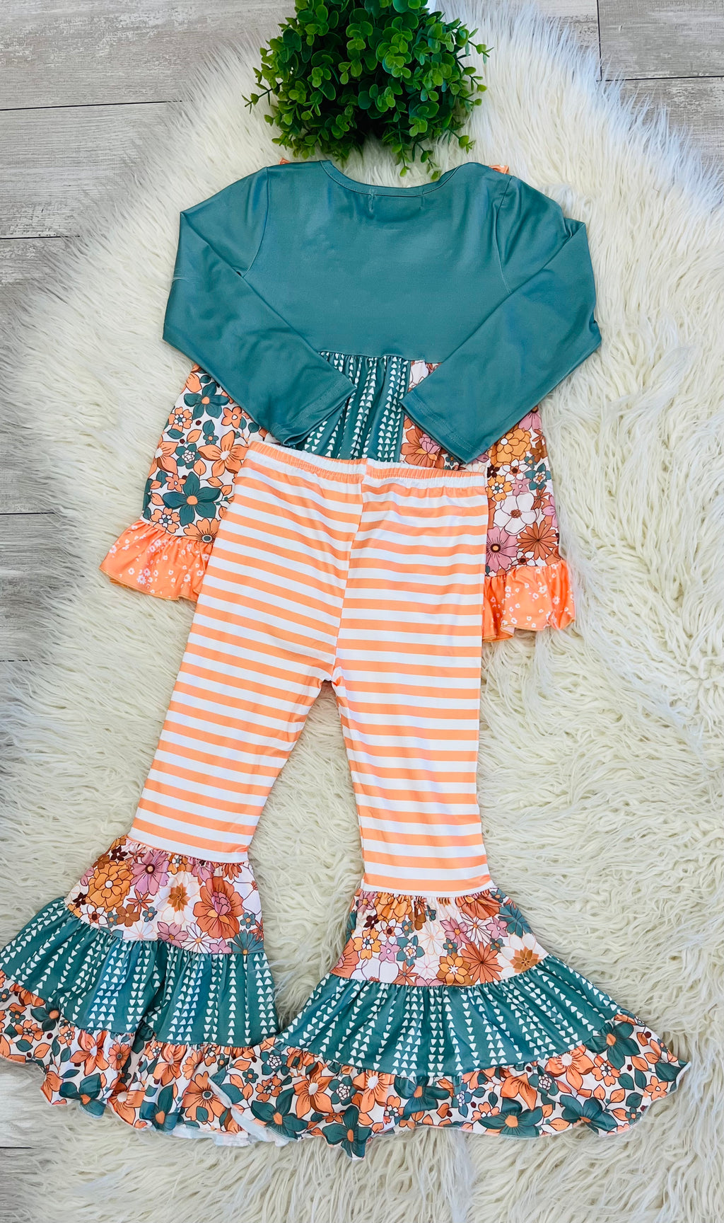 Girl’s Sage Floral Pocket Two- Piece Bell Bottom Ruffle Set