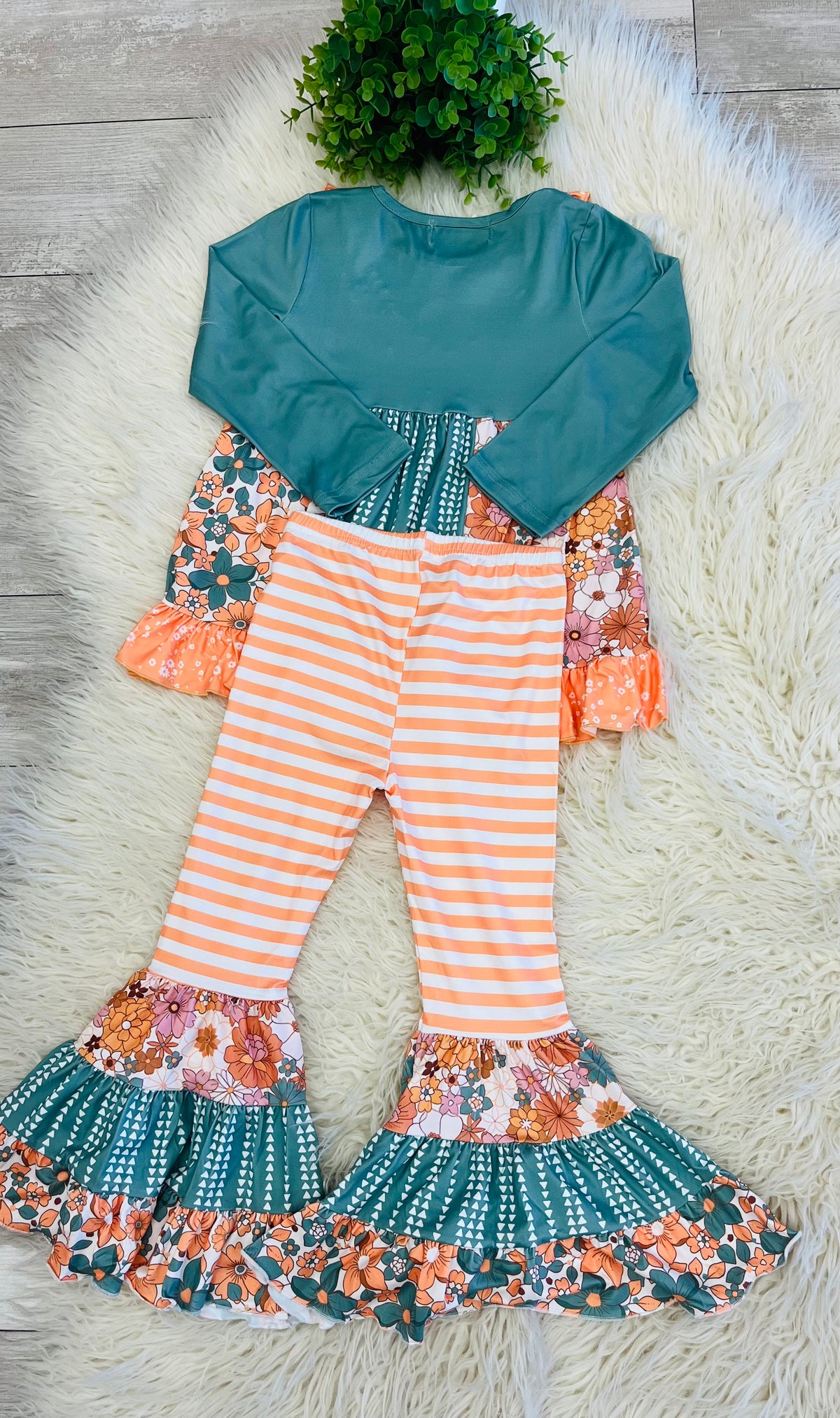 Girl’s Sage Floral Pocket Two- Piece Bell Bottom Ruffle Set