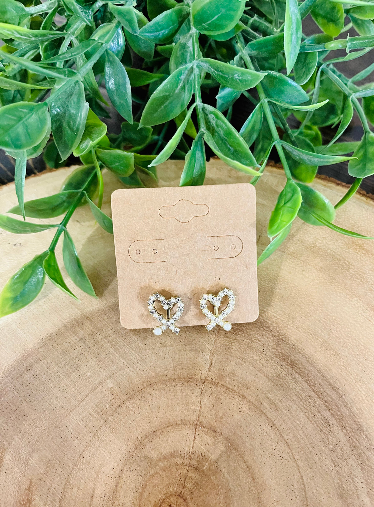 Women’s Diamond Heart Outline Pearl Clip-On Earrings