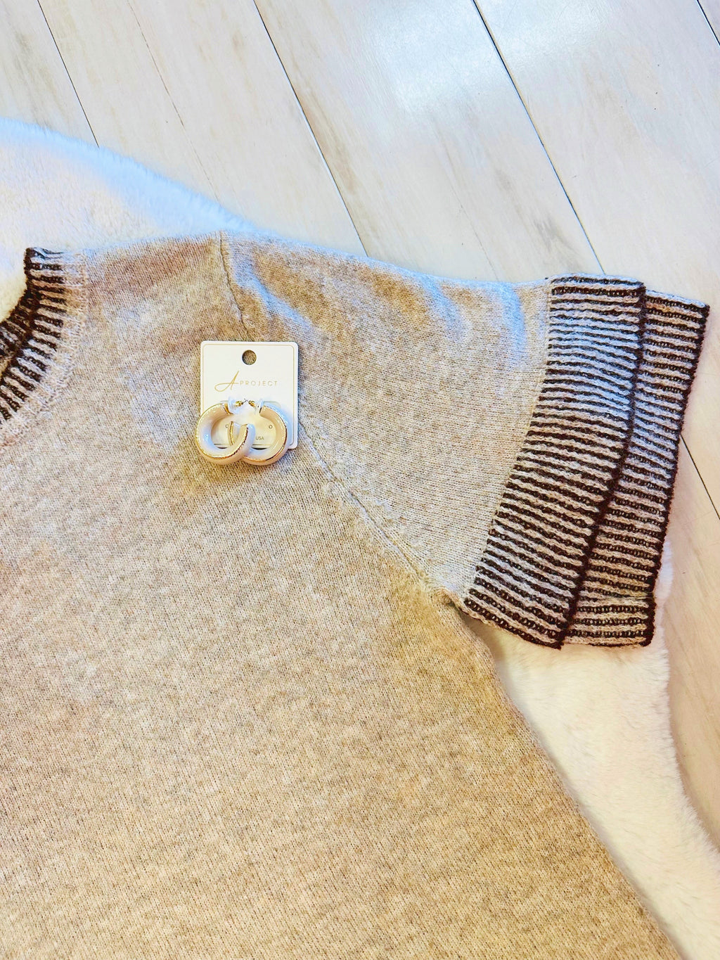Women’s brown sweater top with dark brown detail-true to size