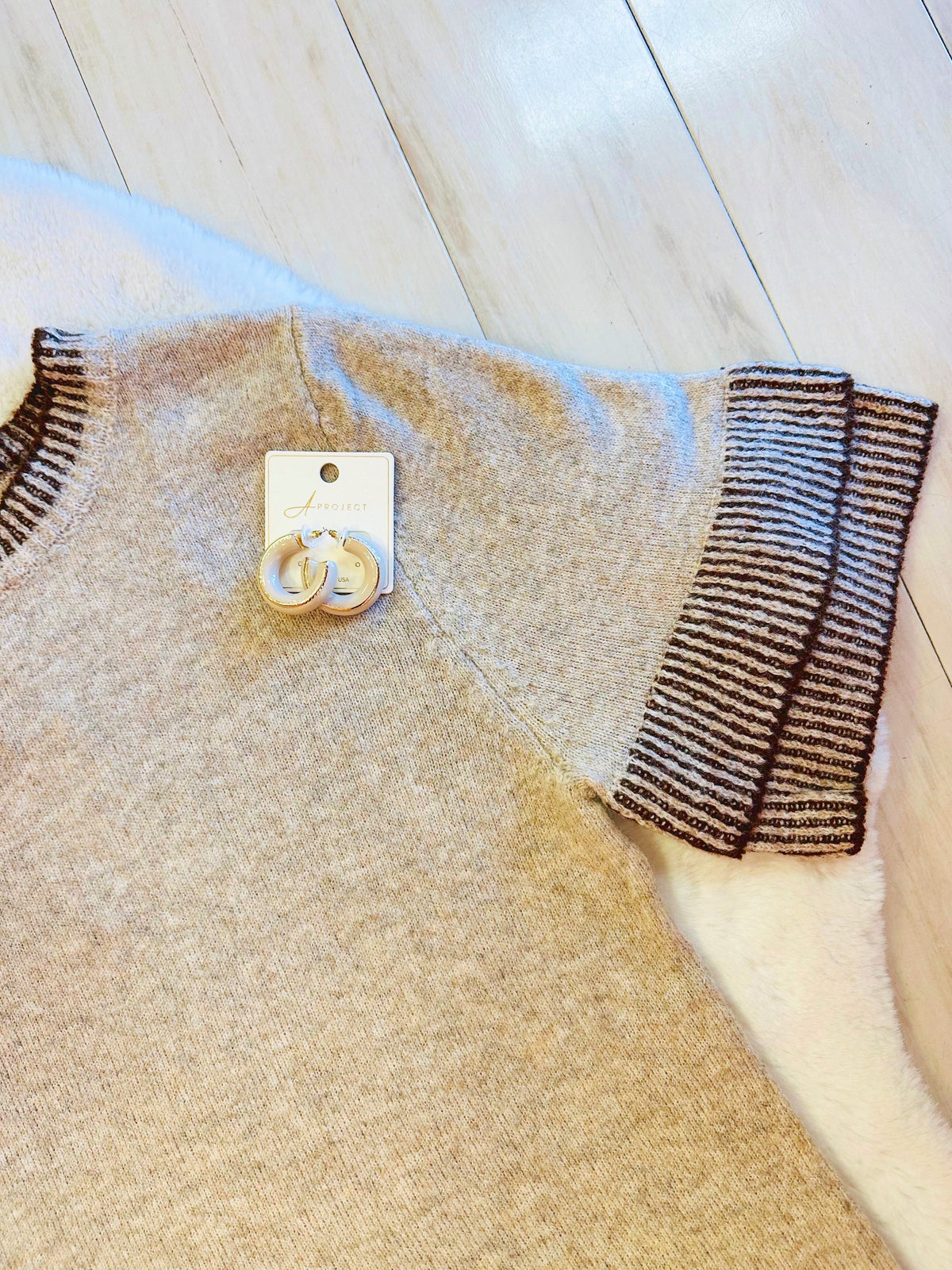 Women’s brown sweater top with dark brown detail-true to size