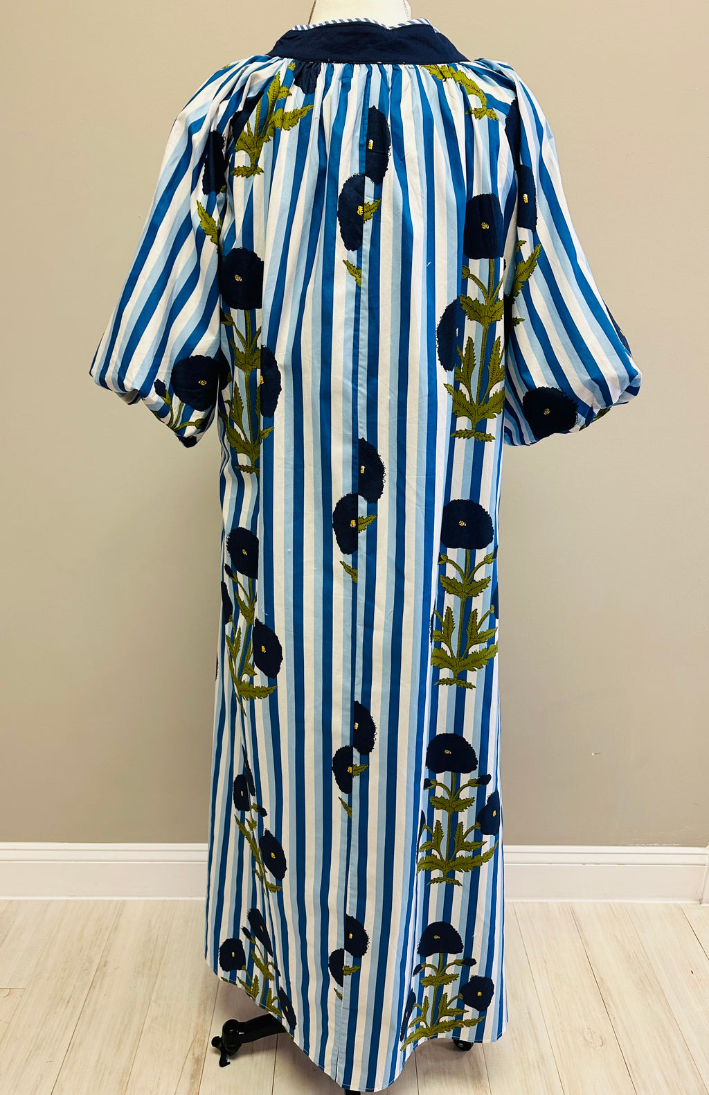 Women’s blue and navy floral puff sleeve dress